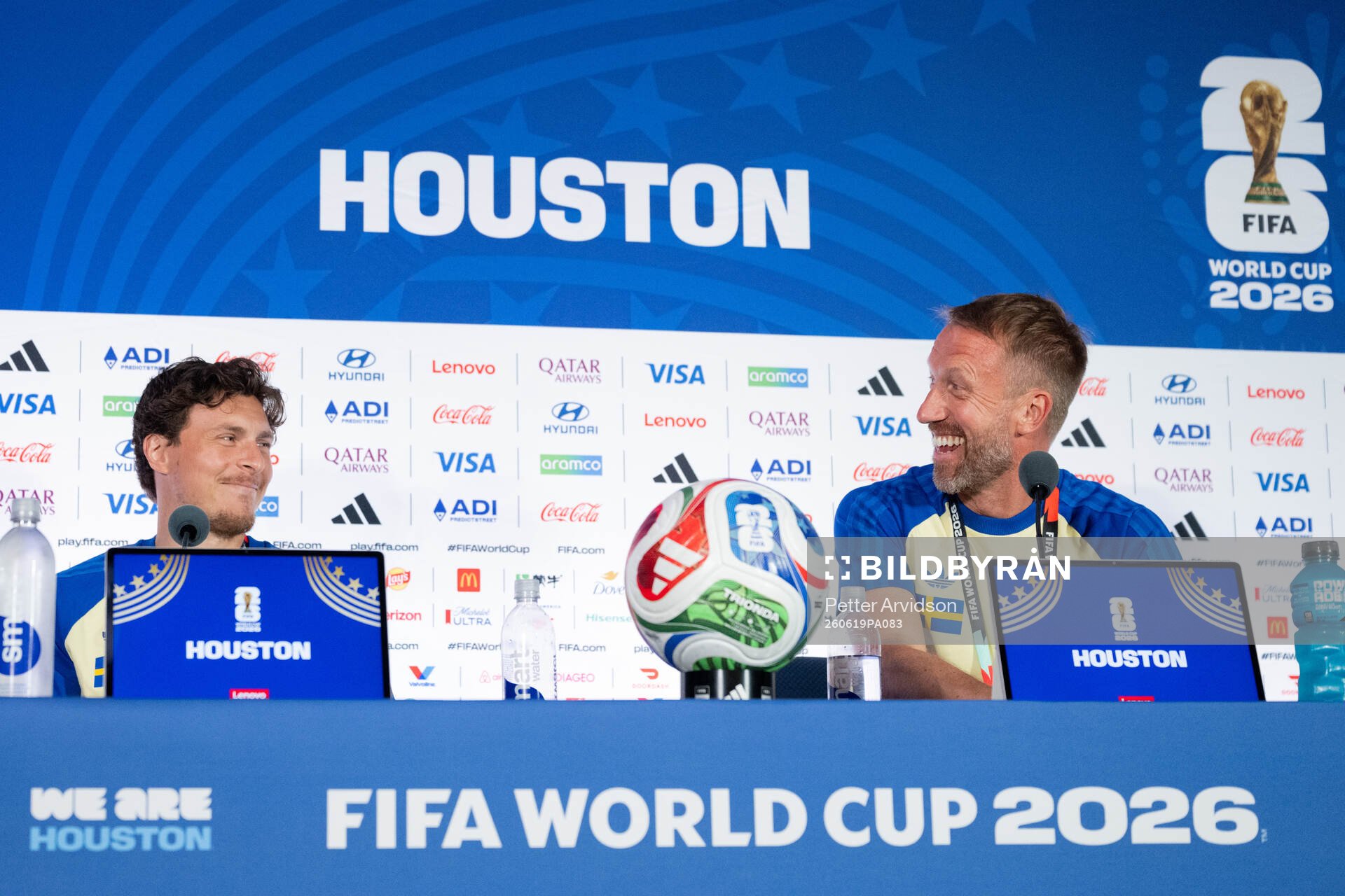 Victor Nilsson Lindelöf and head coach Graham Potter of