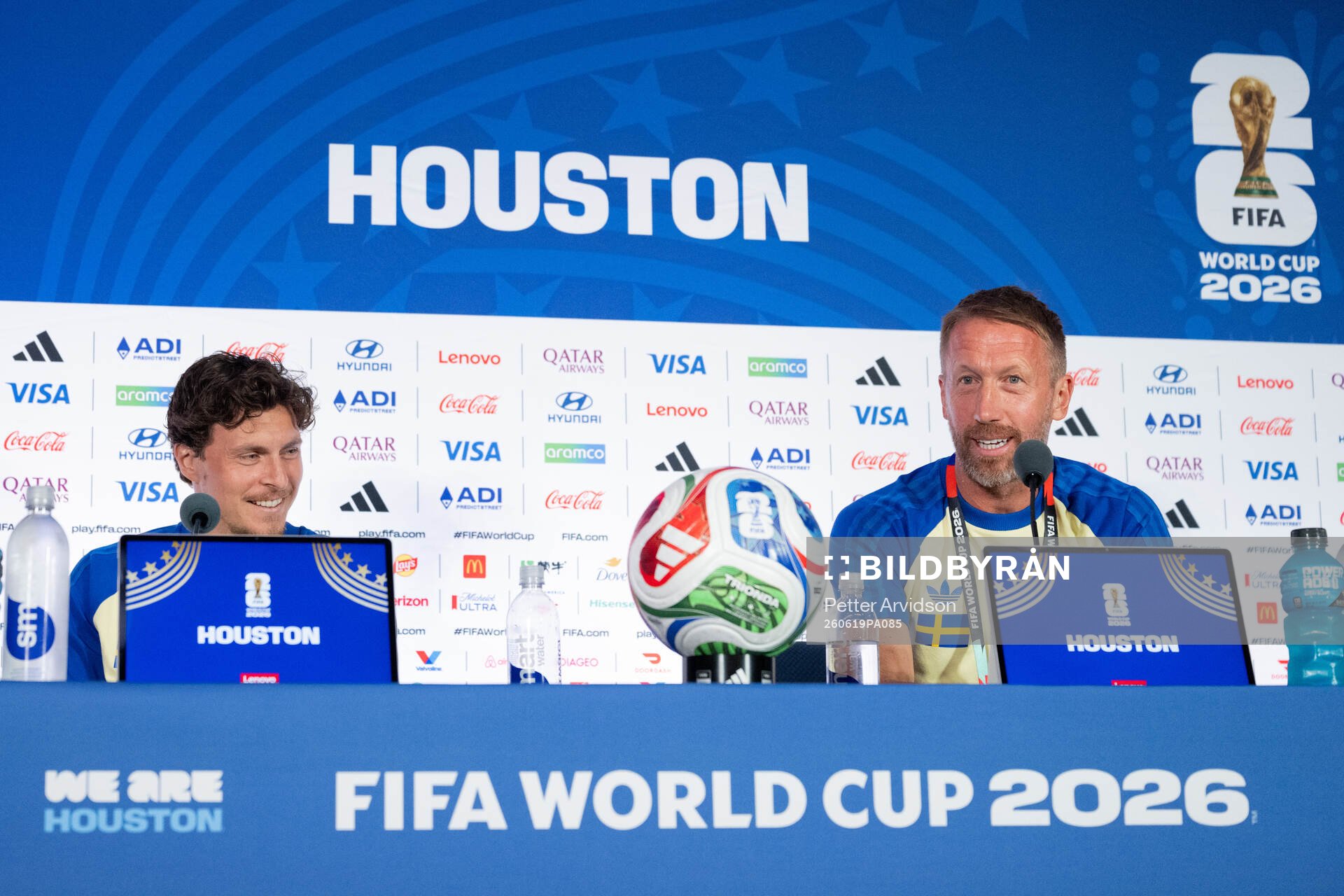 Victor Nilsson Lindelöf and head coach Graham Potter of