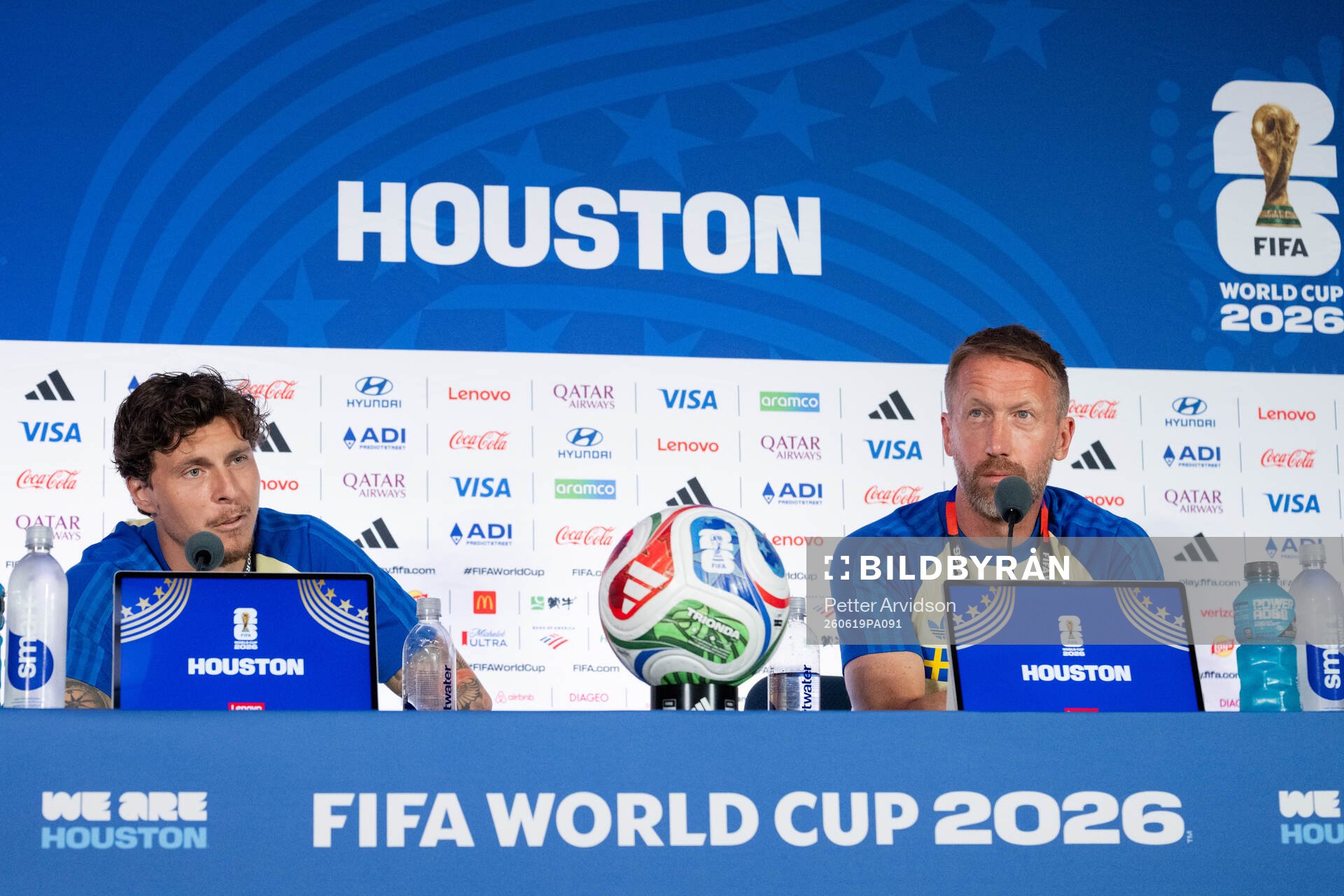 Victor Nilsson Lindelöf and head coach Graham Potter of