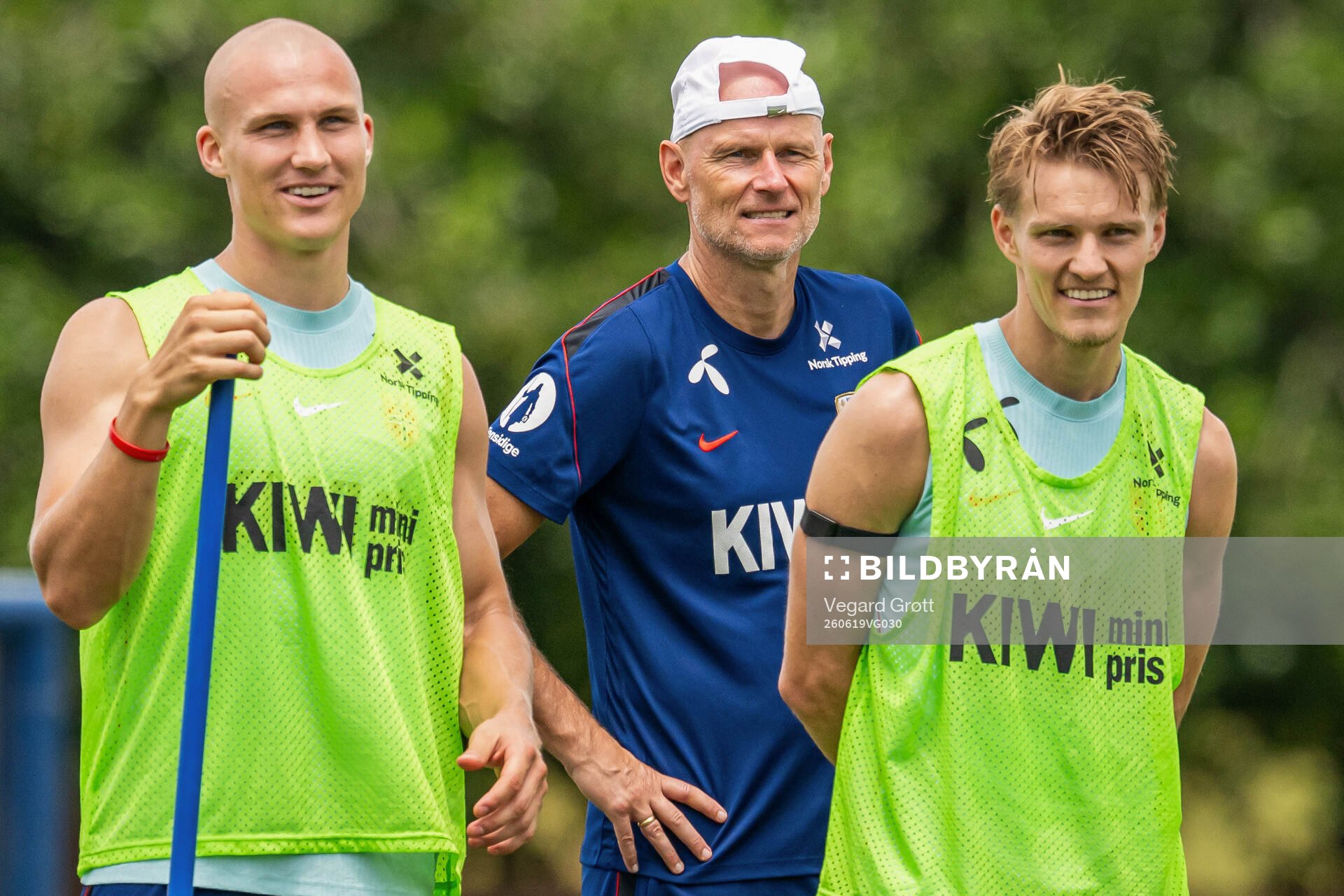 Leo Østigård, head coach Ståle Solbakken and Martin