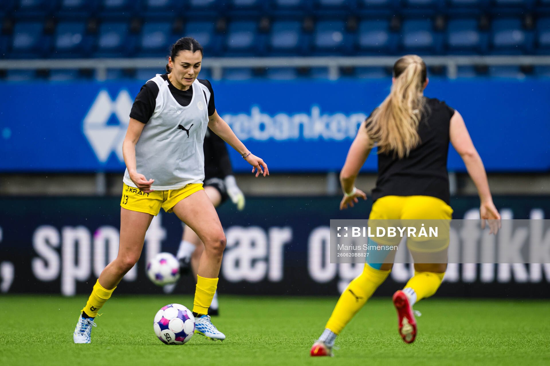 Claudia Nicole Cagnina of Bodø/Glimt warms up
