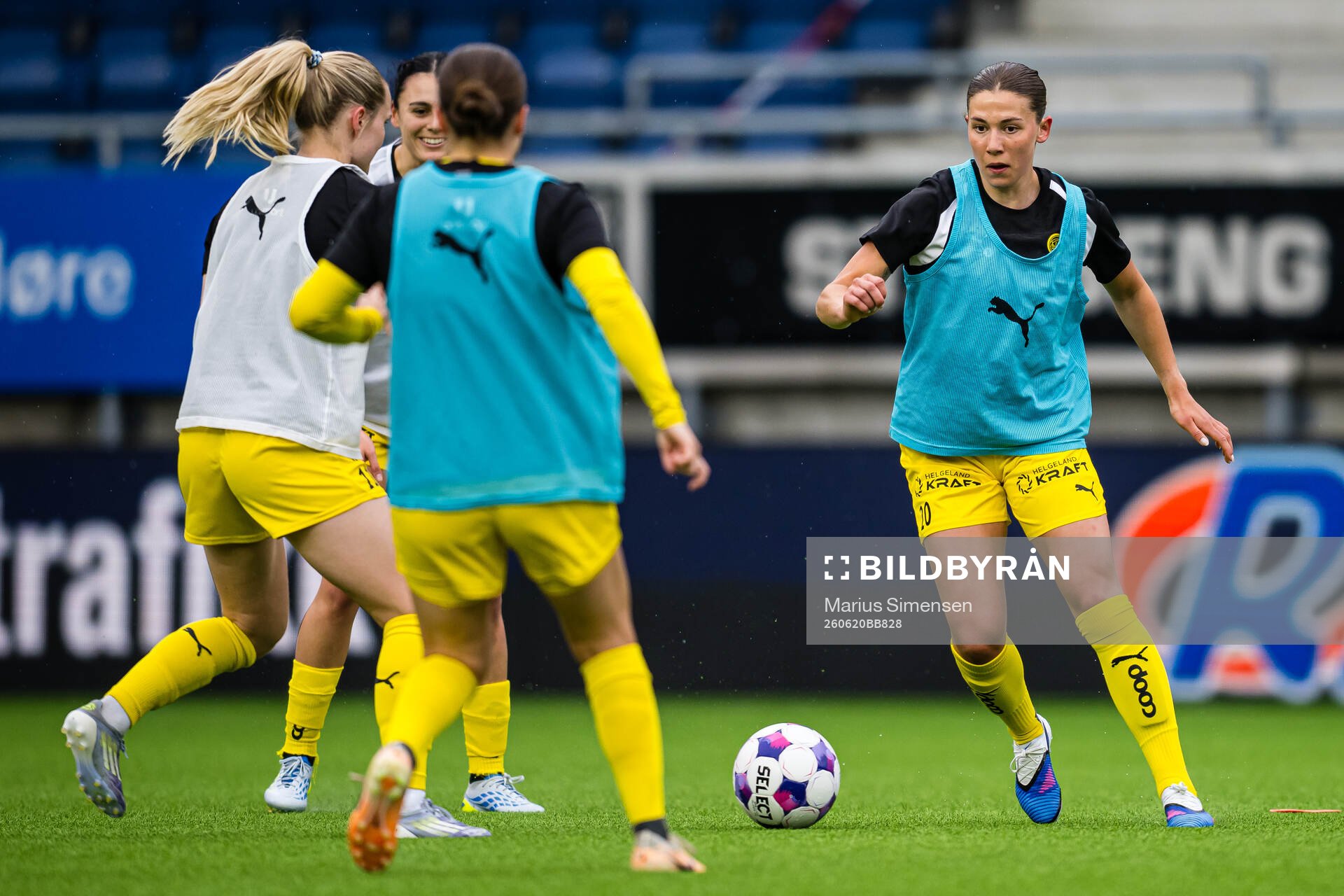 Veronika Sæthre of Bodø/Glimt warms up