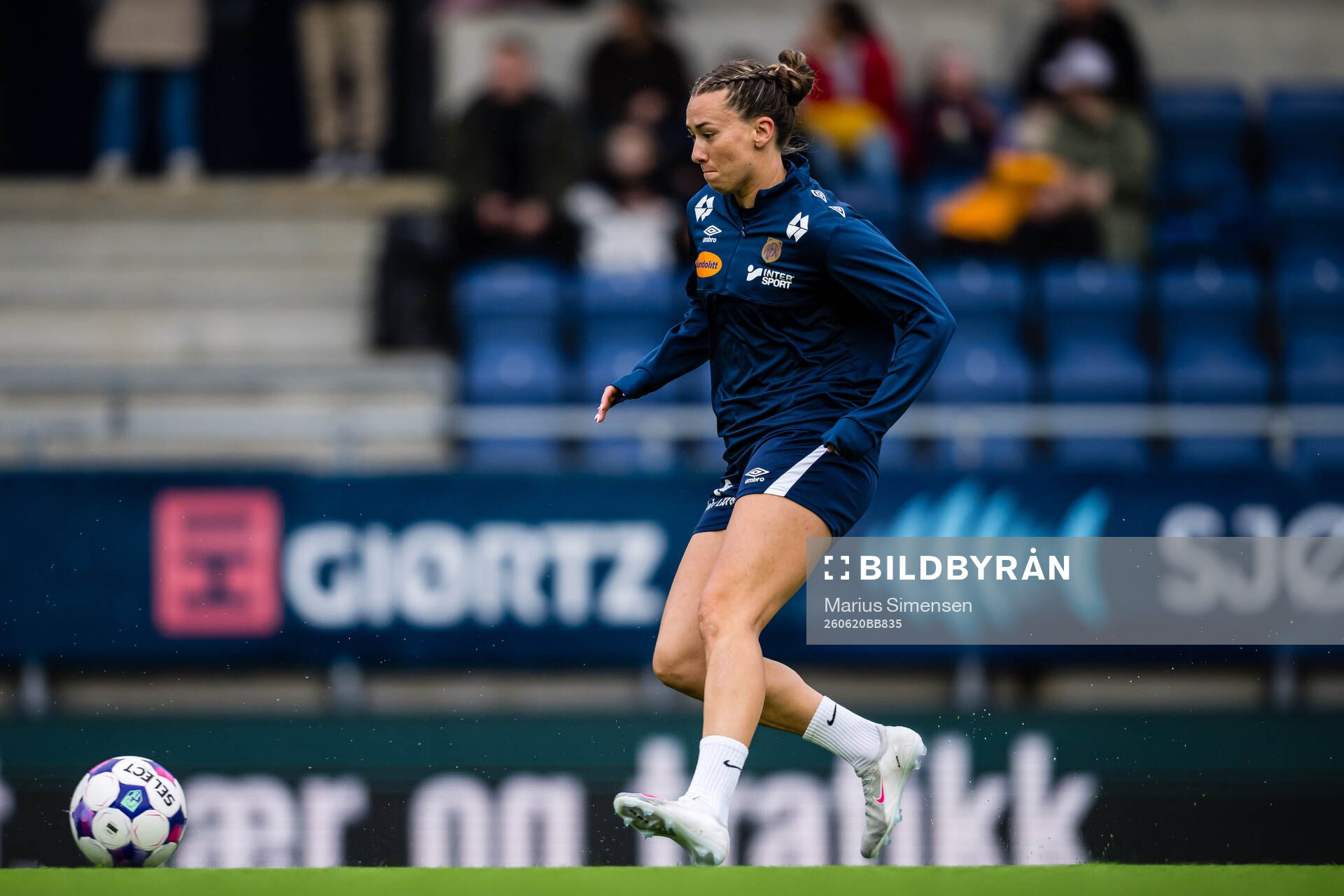 Katarina Dybvik Sunde of Aalesund warms up