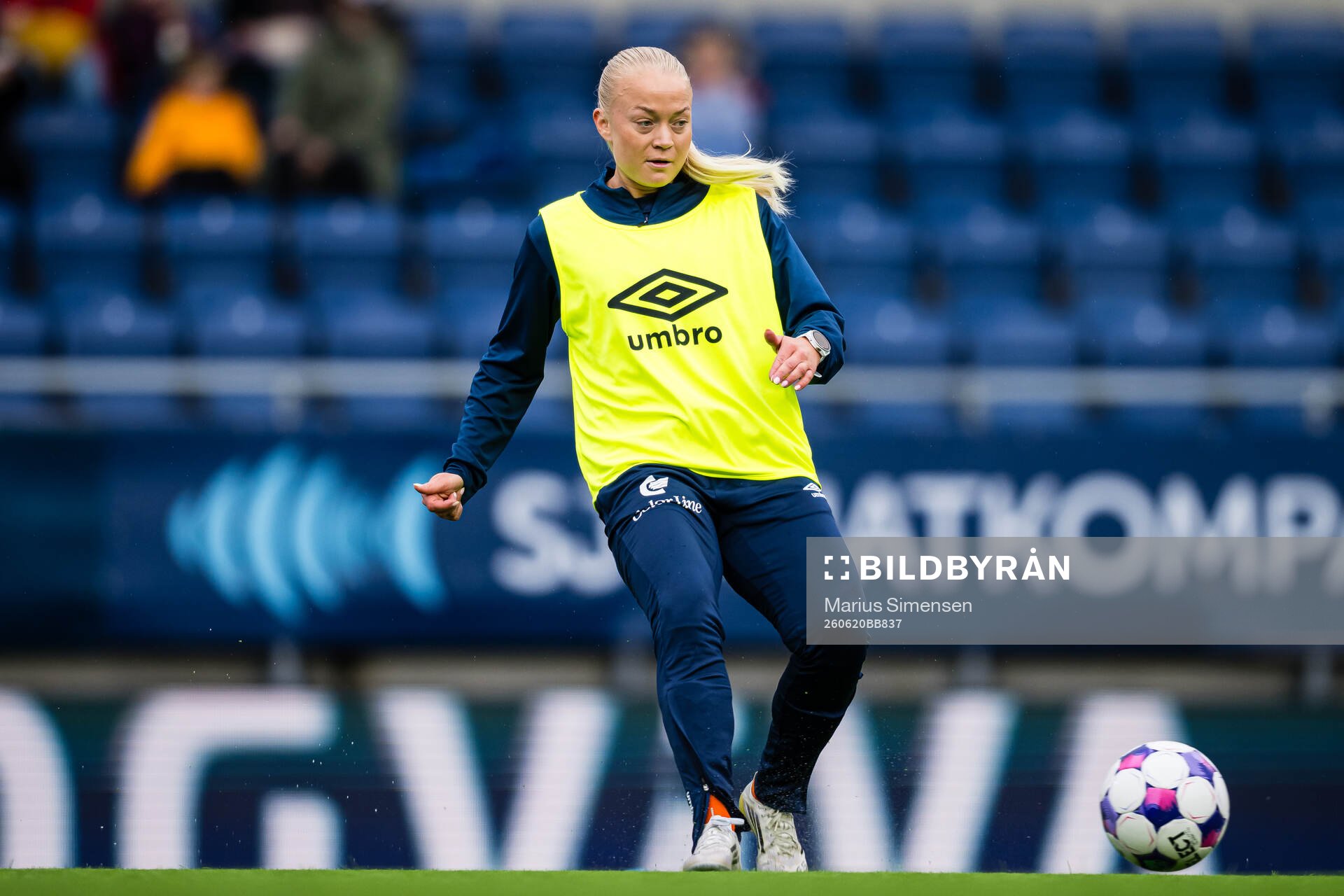 Mette Osvold Muri of Aalesund warms up