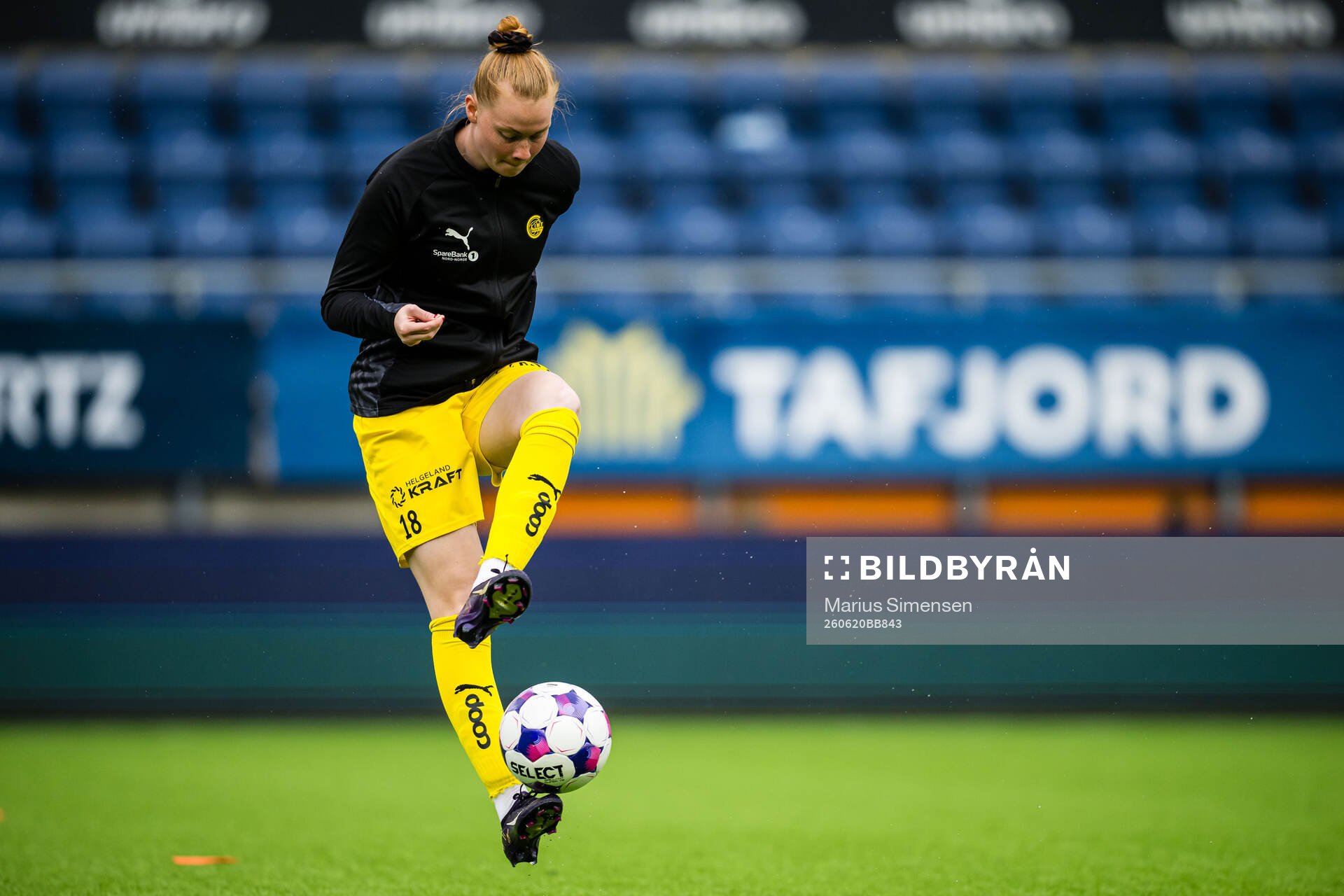 Ida Holm Neset of Bodø/Glimt warms up