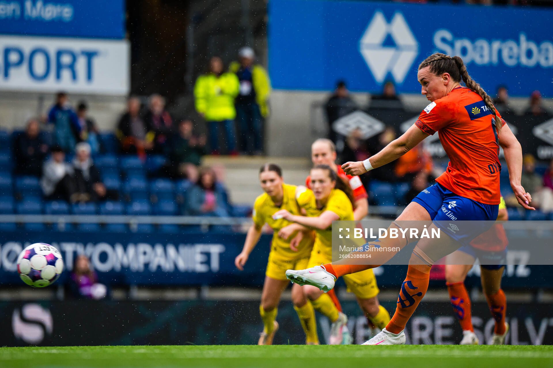 Katarina Dybvik Sunde of Aalesund scores the 2-0 goal