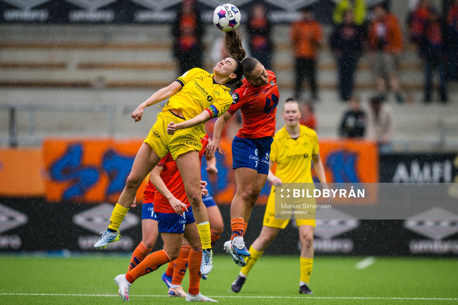 Claudia Nicole Cagnina of Bodø/Glimt and Ingrid Nødland