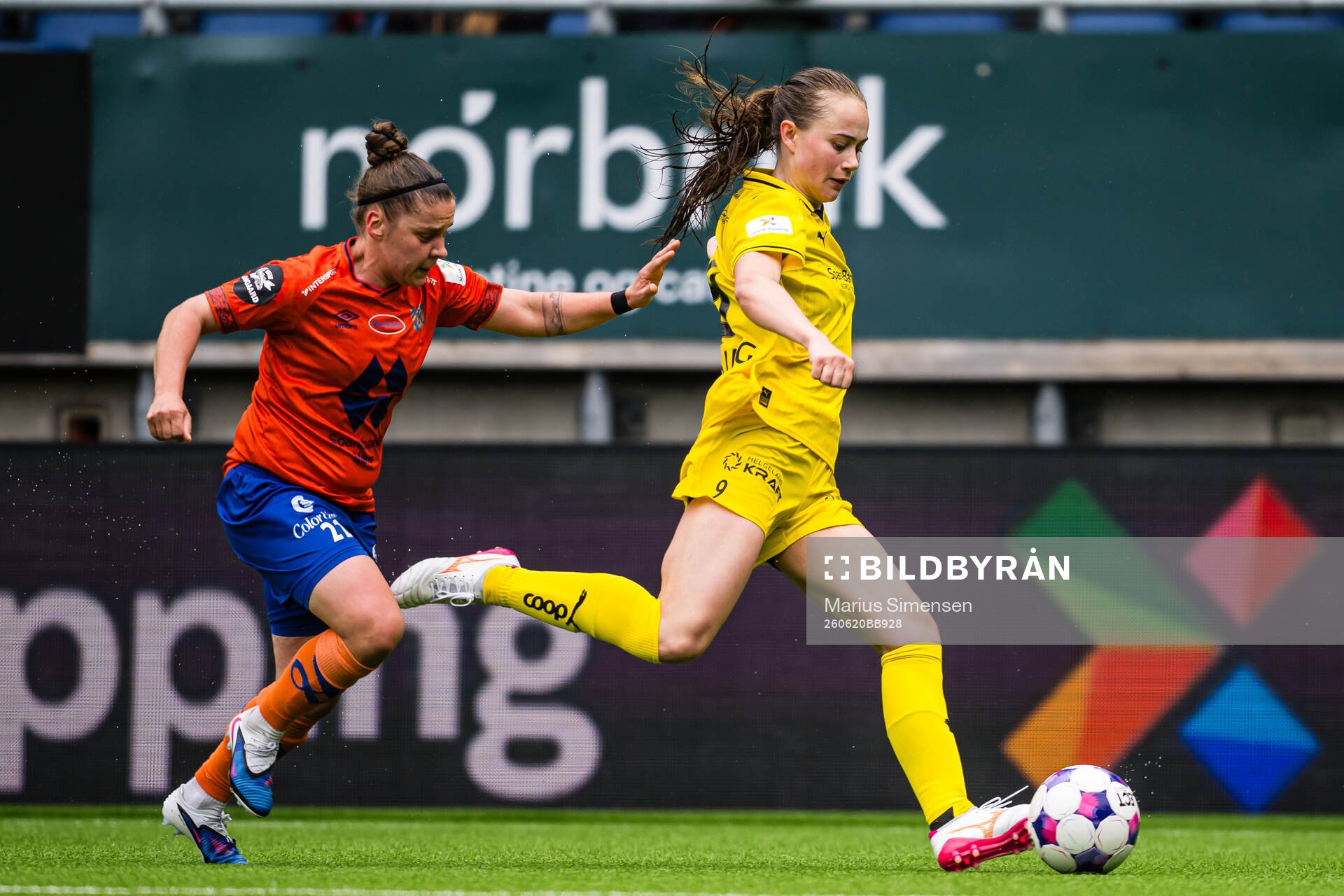 Agata Drozdzik of Aalesund and Lise Højsted Dissing of