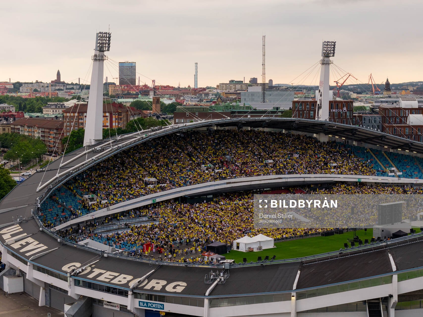 Fotbollsmatchen i VM mellan Nederländerna - Sverige visas