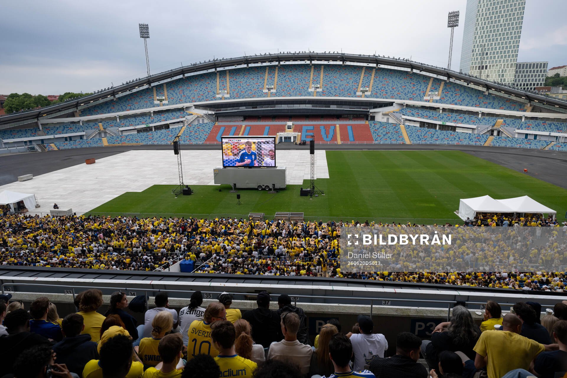 Fotbollsmatchen i VM mellan Nederländerna - Sverige visas