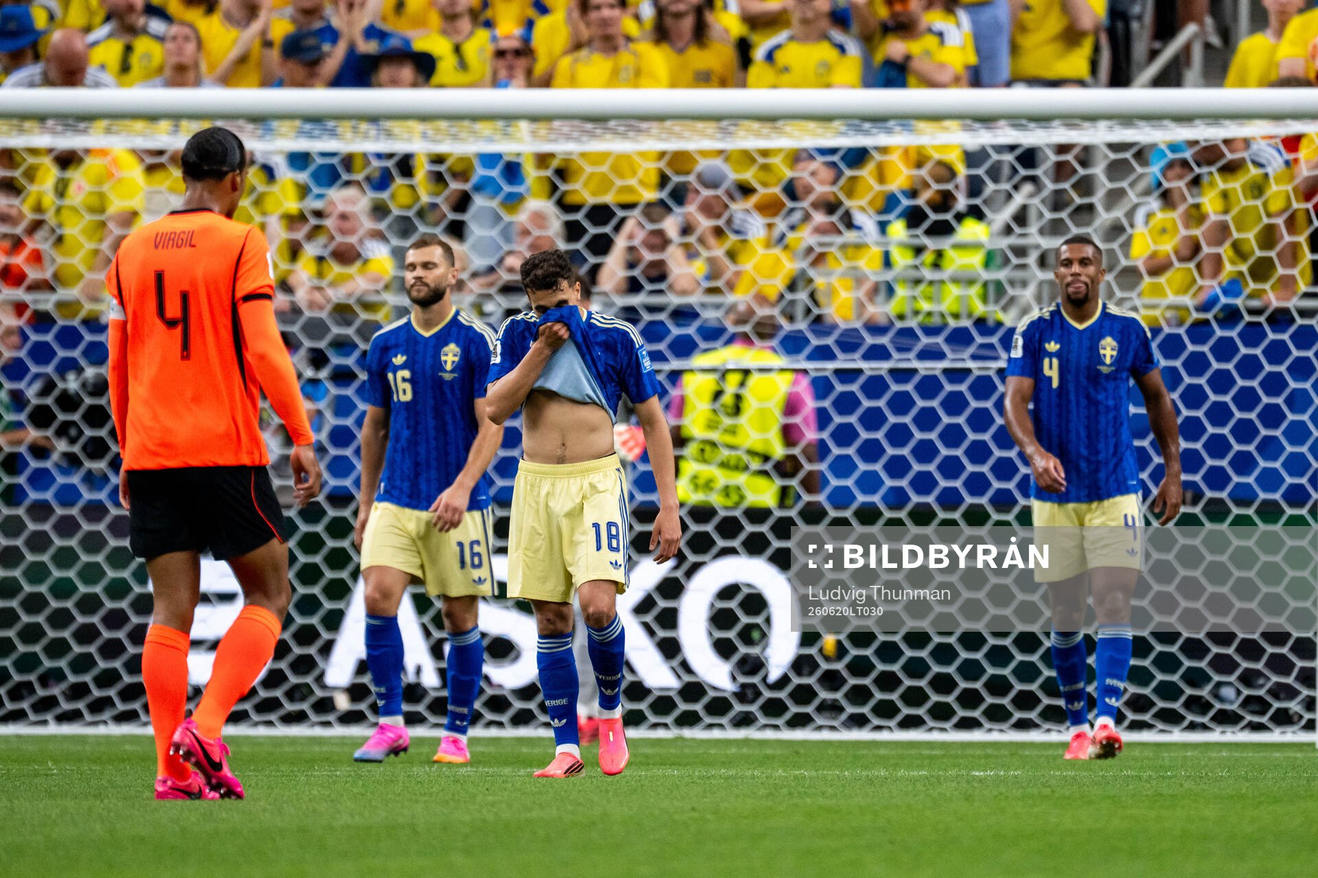 Yasin Ayari and Isak Hien of Sweden look dejected