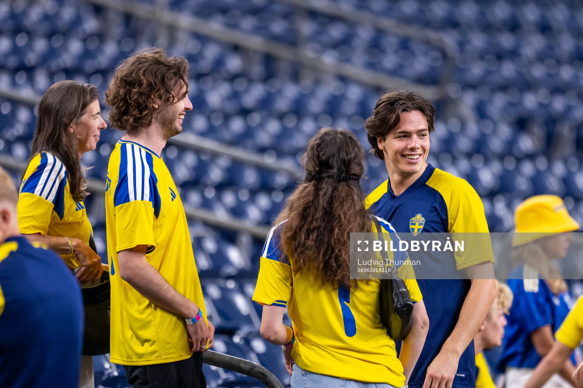 Goalkeeper Jacob Widell Zetterström of Sweden with family