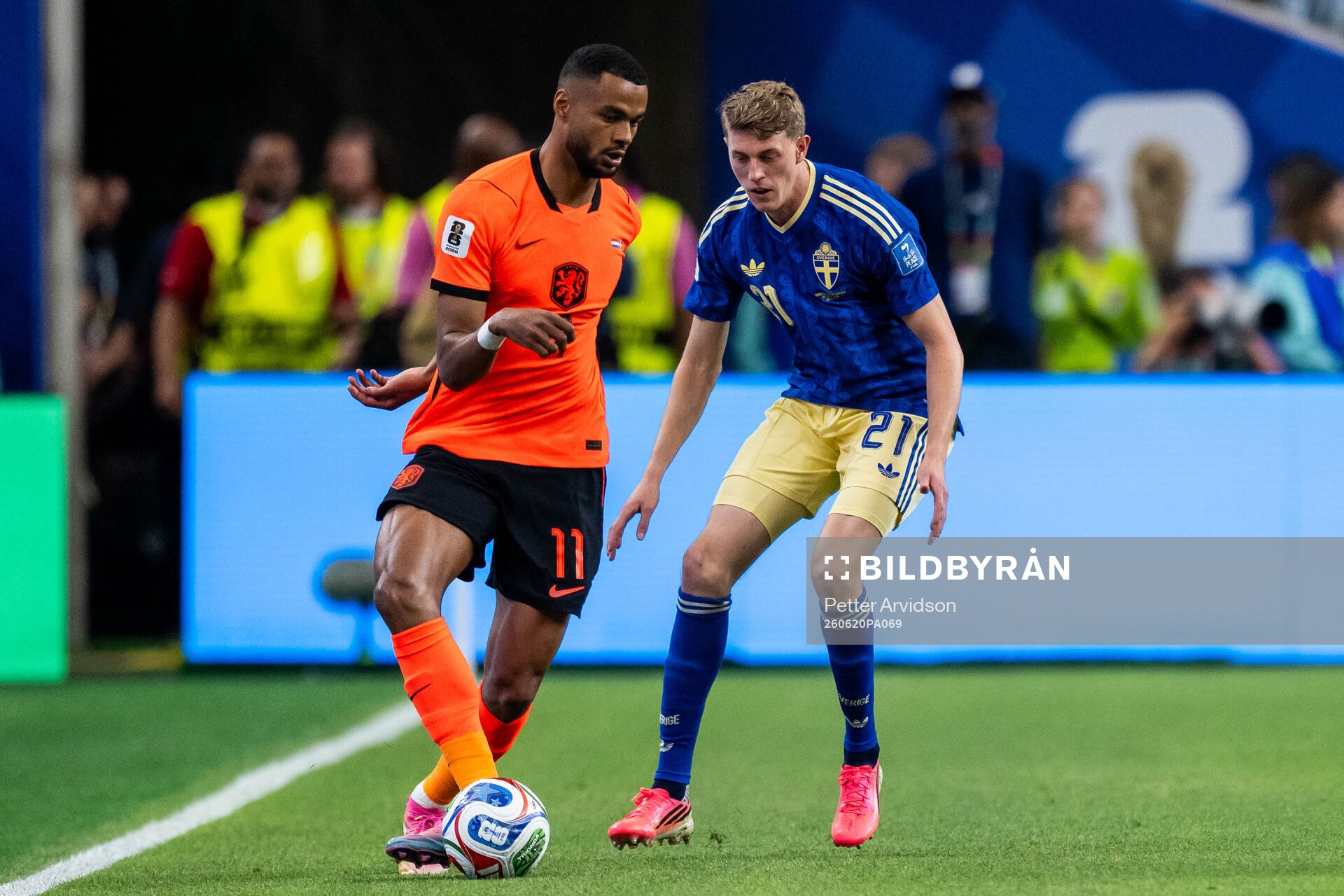 Cody Gakpo of Netherlands and Alexander Bernhardsson of