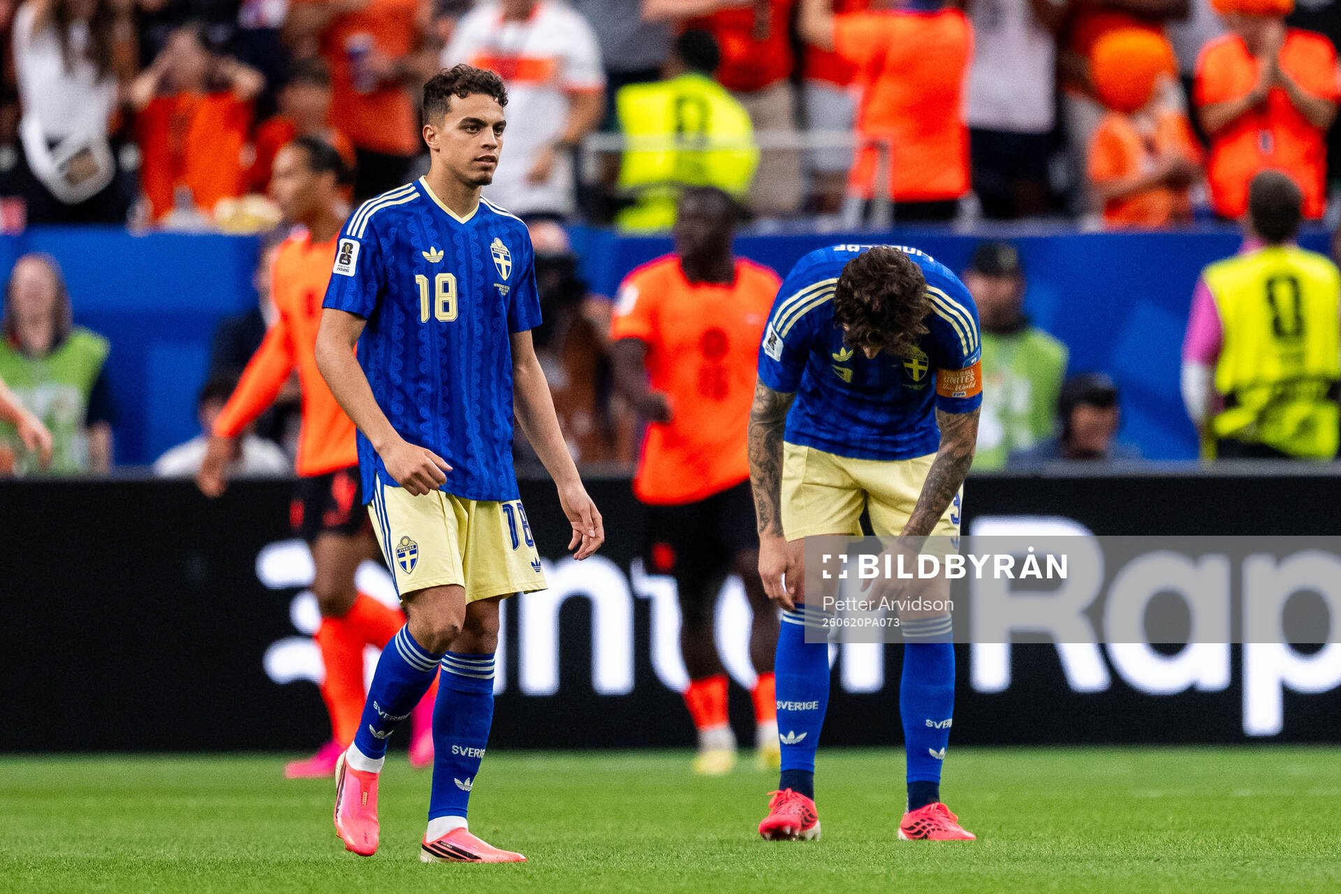 Yasin Ayari and Victor Nilsson Lindelöf of Sweden look