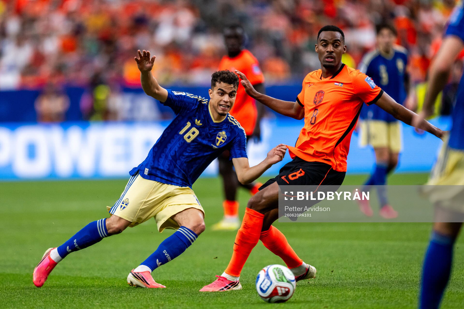 Yasin Ayari of Sweden and Ryan Gravenberch of Netherlands