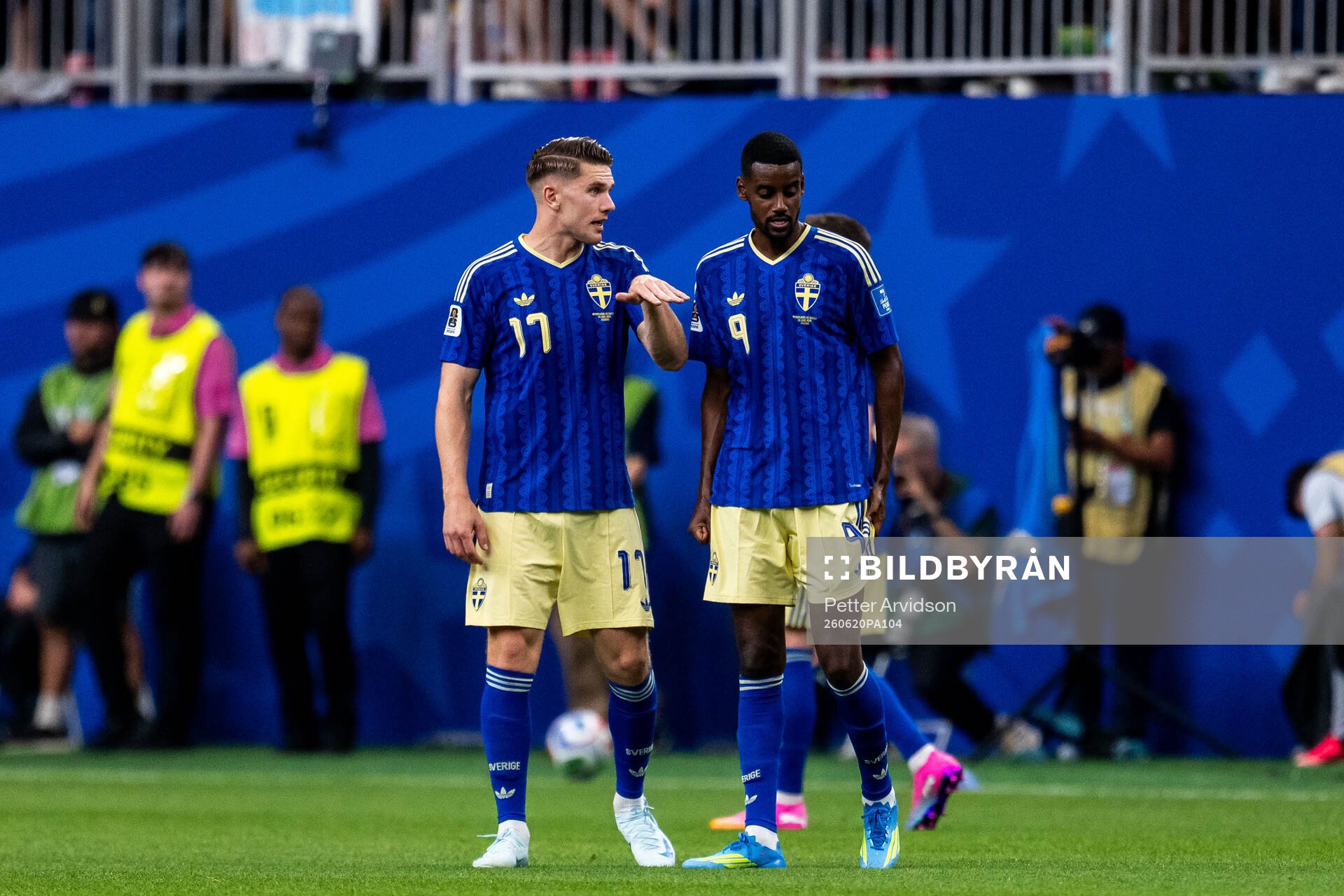 Viktor Gyökeres and Alexander Isak of Sweden