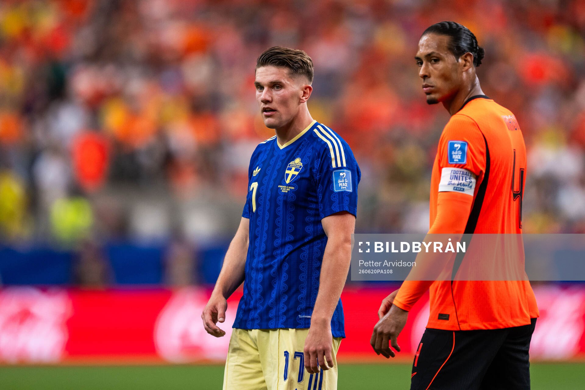 Viktor Gyökeres of Sweden and Virgil Van Dijk of