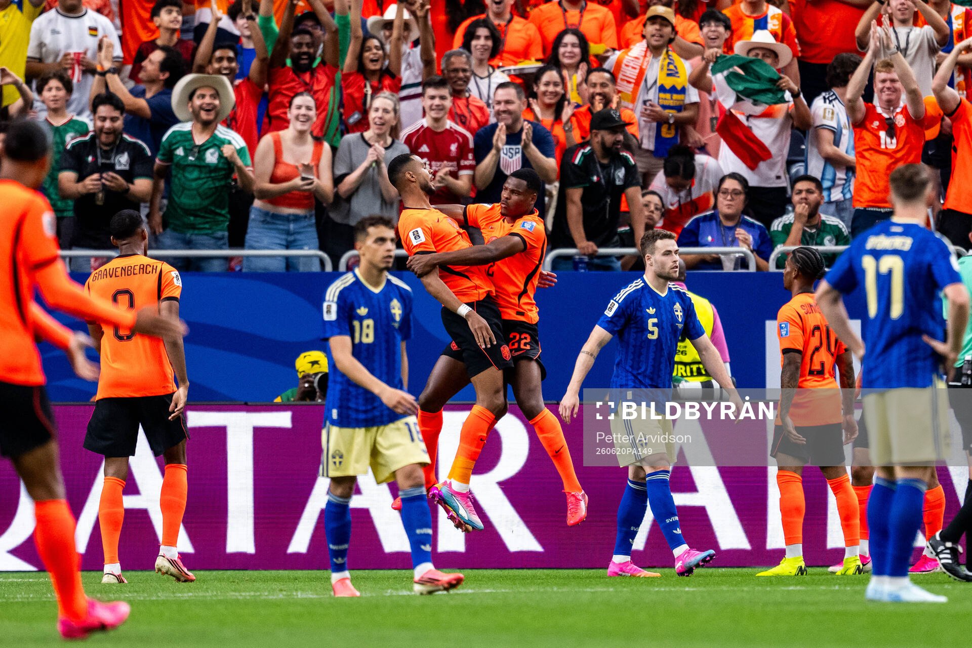 Yasin Ayari and Gabriel Gudmundsson of Sweden look dejected