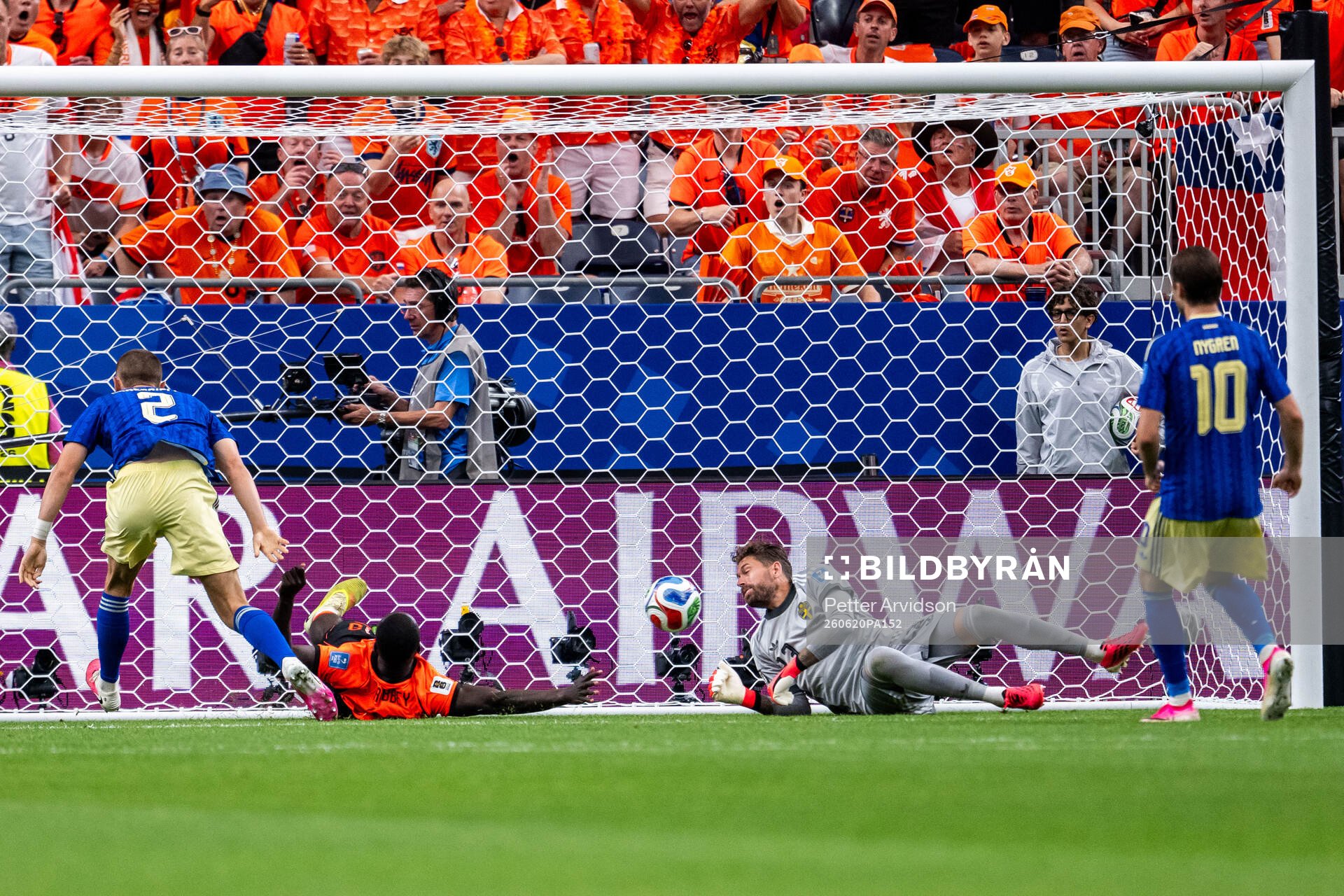 Cody Gakpo of Netherlands scores 3-0 behind goalkeeper