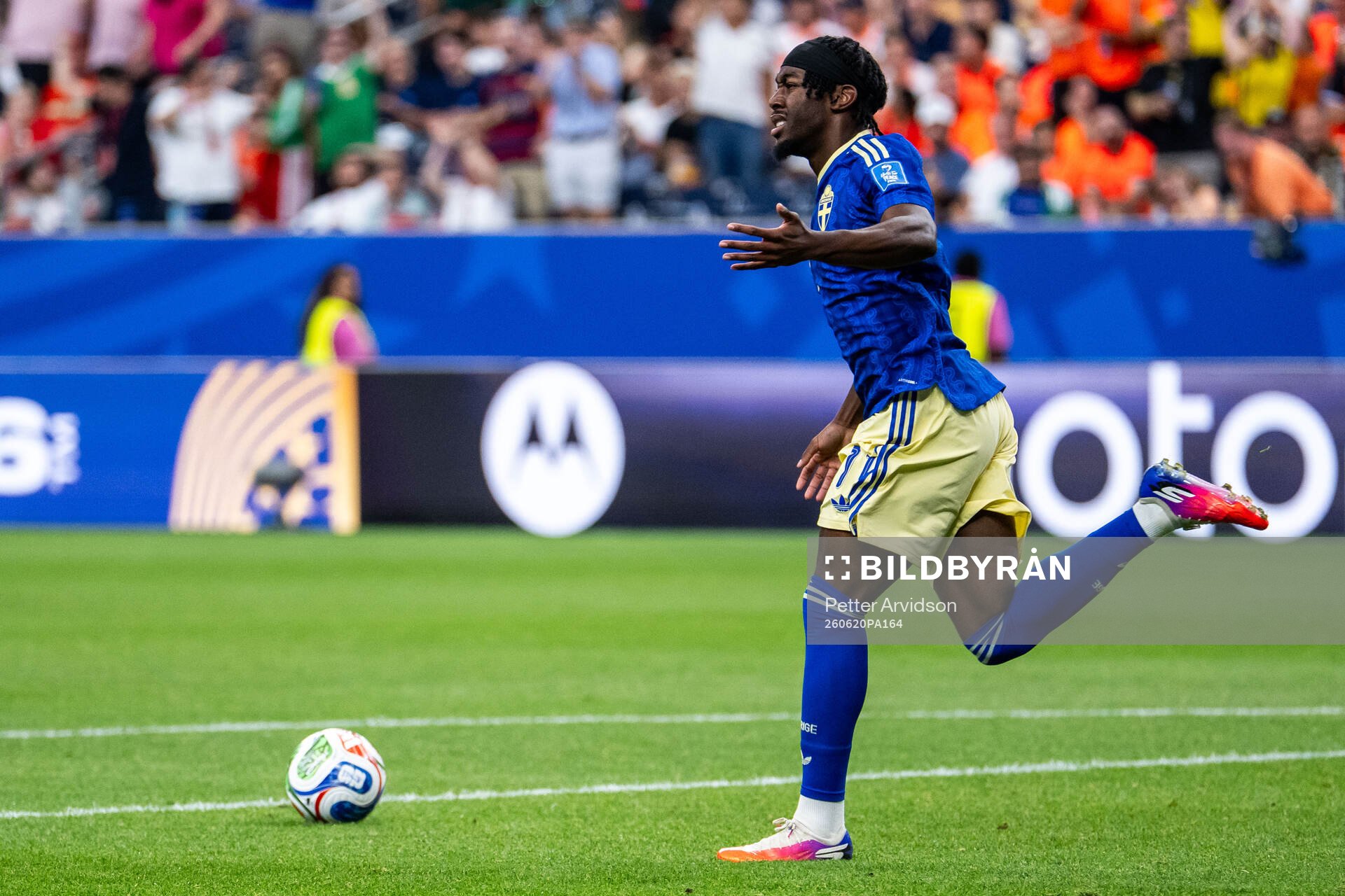 Anthony Elanga of Sweden celebrates