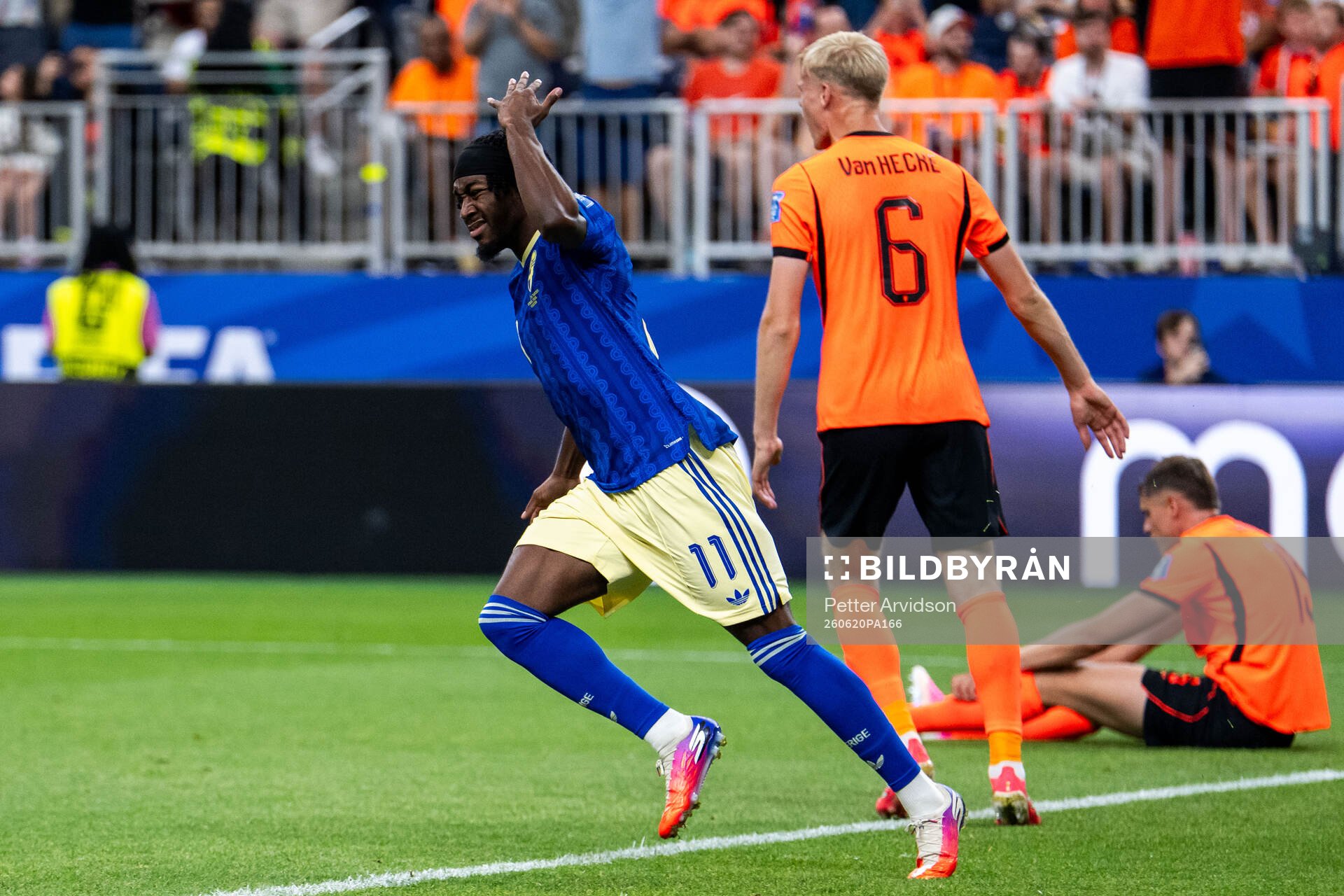 Anthony Elanga of Sweden celebrates