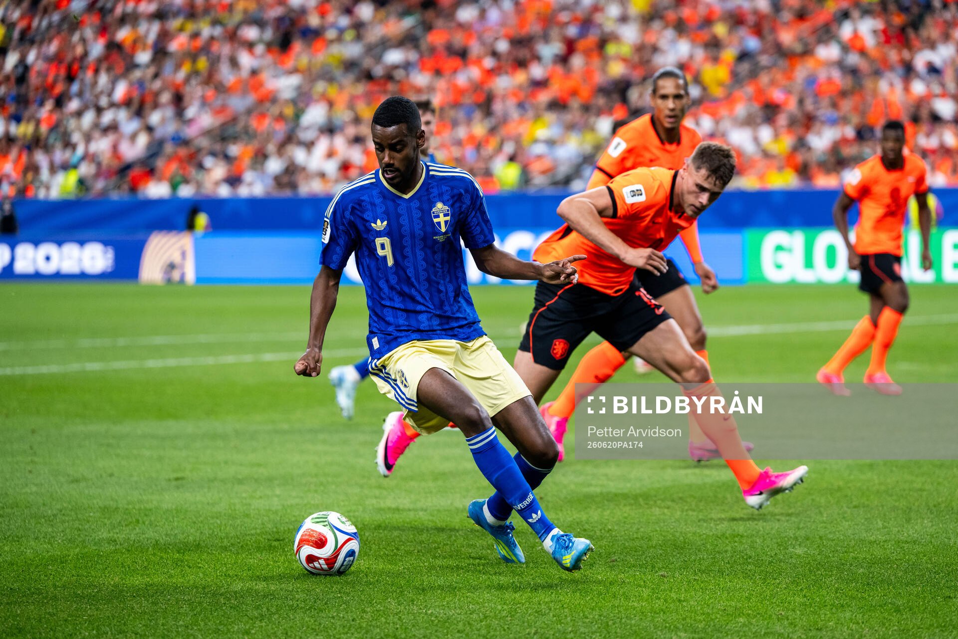 Alexander Isak of Sweden and Micky Van De Ven of Netherlands