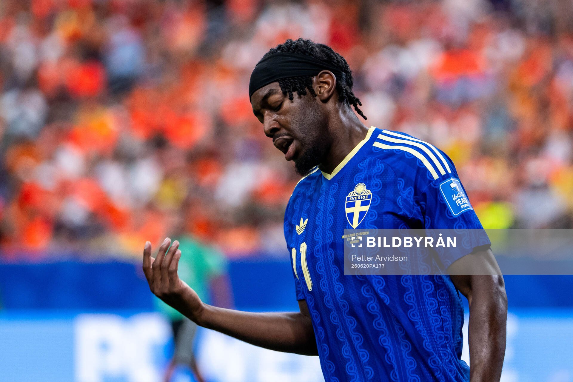 Anthony Elanga of Sweden looks dejected