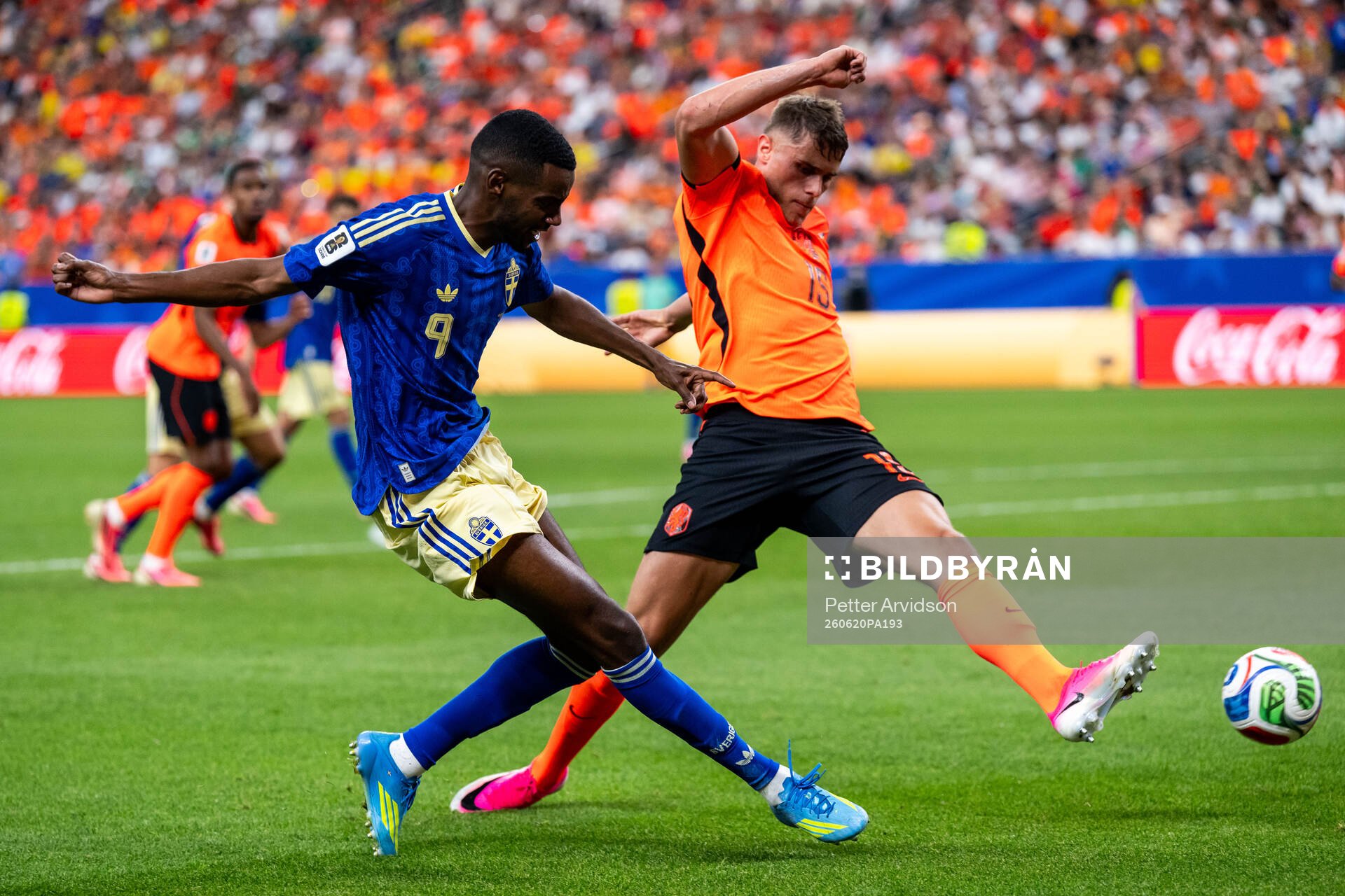 Alexander Isak of Sweden and Micky Van De Ven of Netherlands