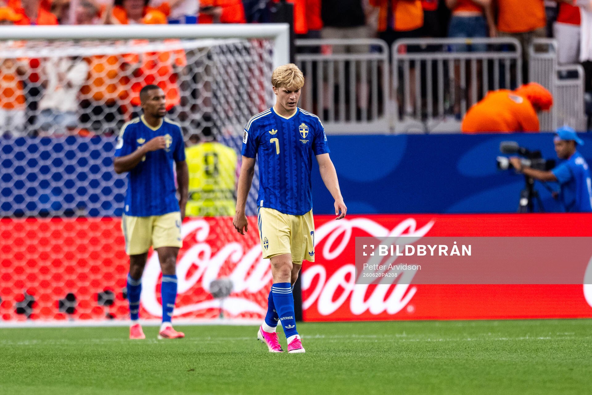 Lucas Bergvall of Sweden looks dejected