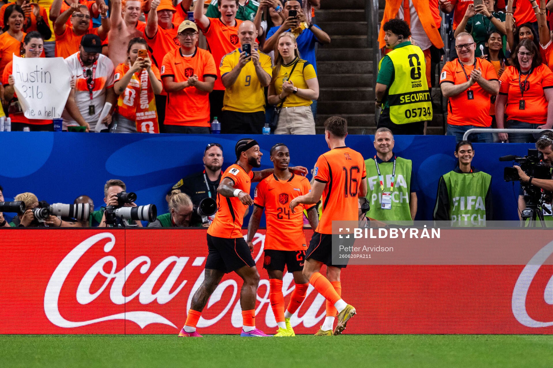 Crysencio Summerville and Memphis Depay of Netherlands