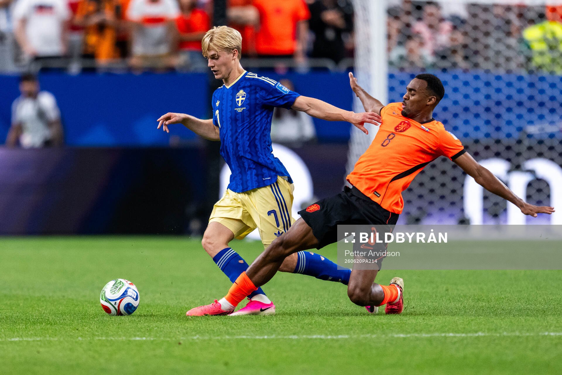 Lucas Bergvall of Sweden and Ryan Gravenberch of Netherlands