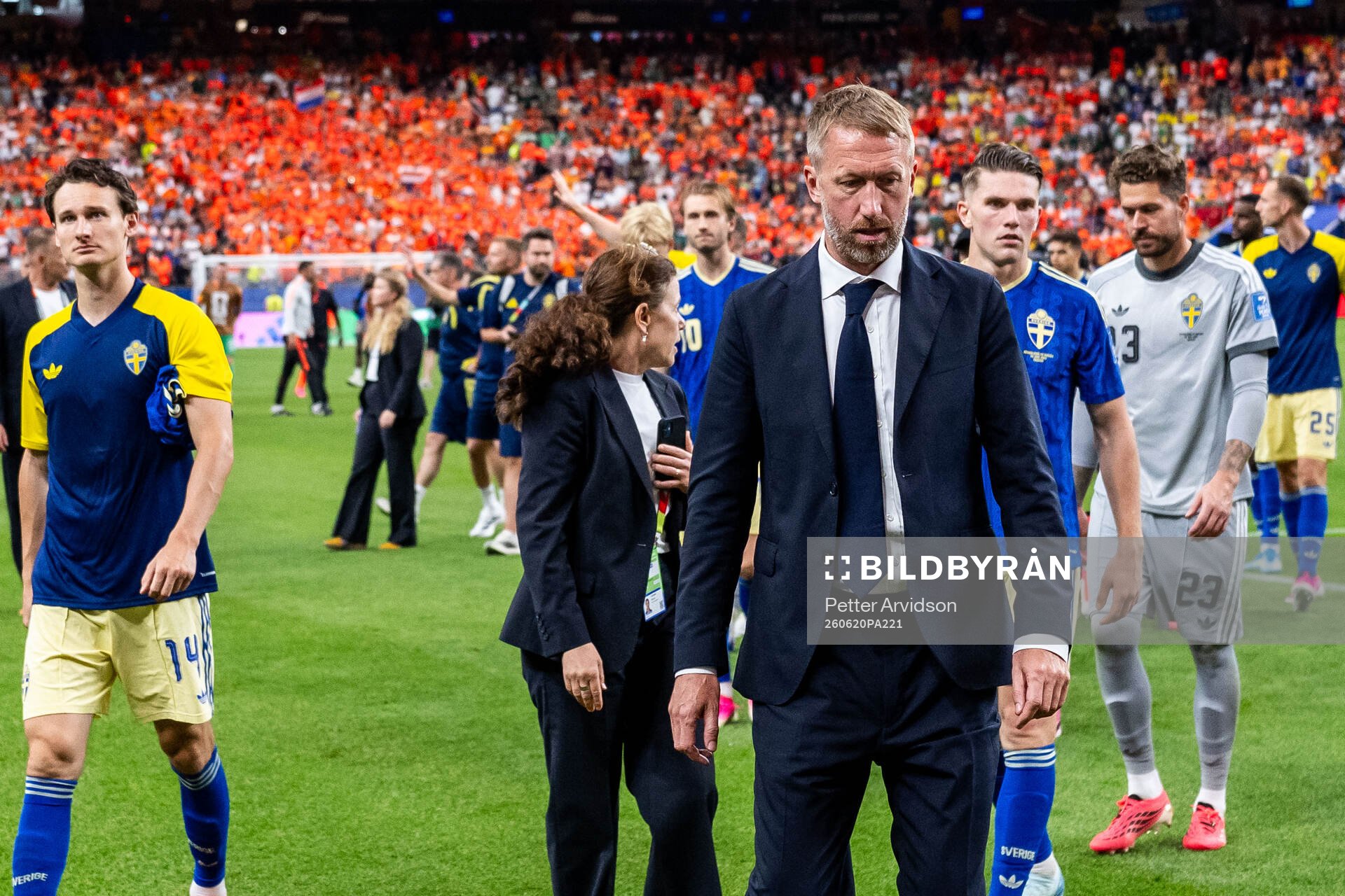 Head coach Graham Potter of Sweden looks dejected