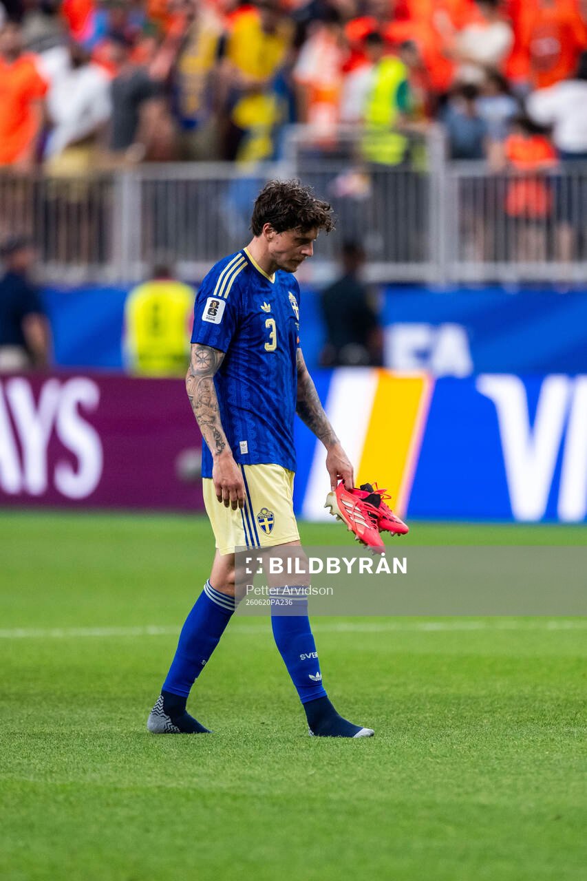 Victor Nilsson Lindelöf of Sweden looks dejected