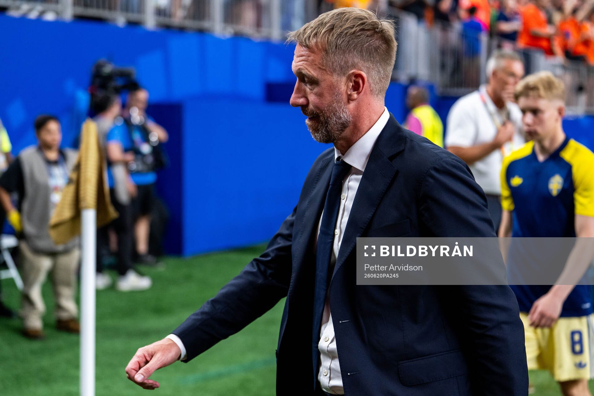 Head coach Graham Potter of Sweden looks dejected