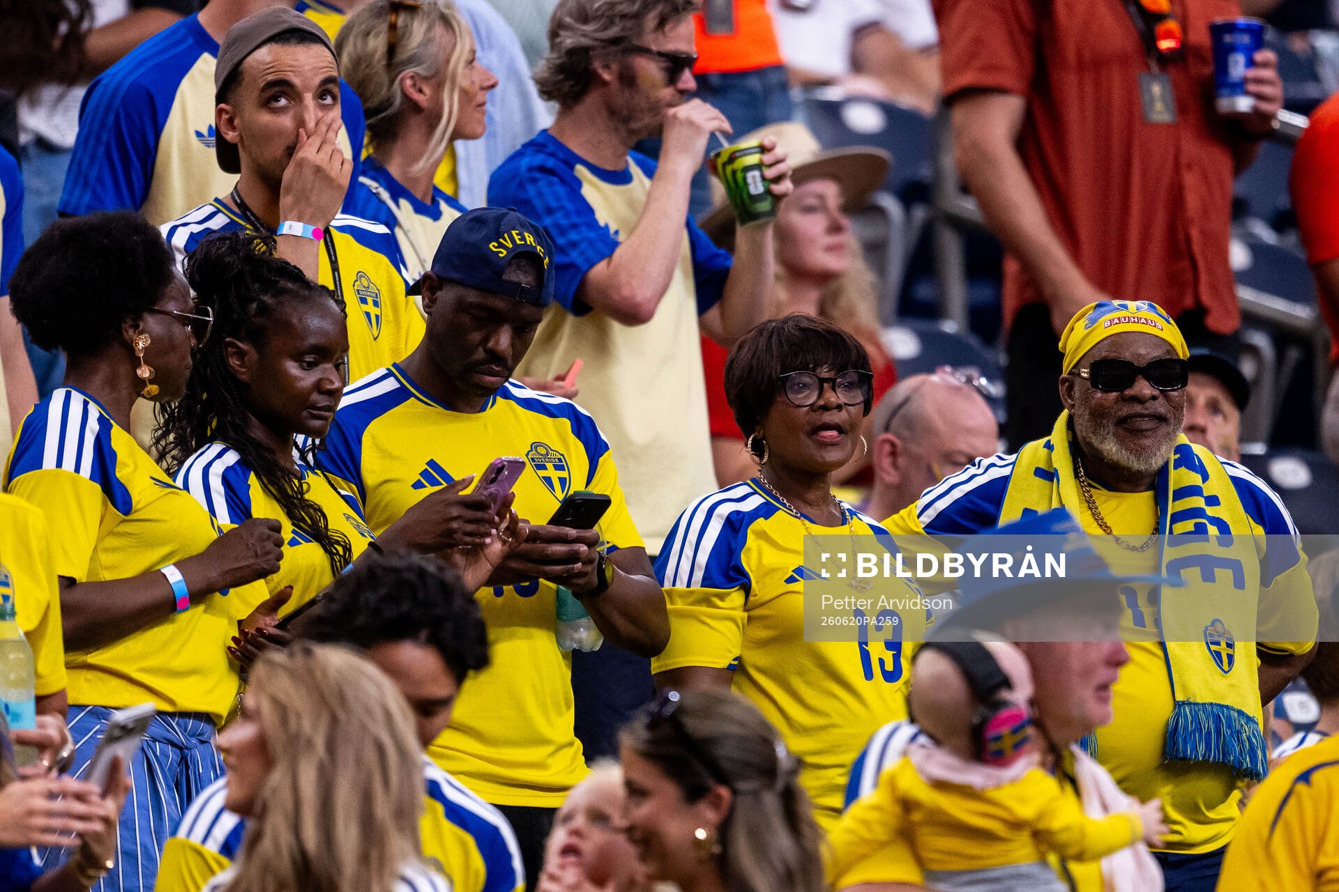 Family of Ken Sema of Sweden in the stands