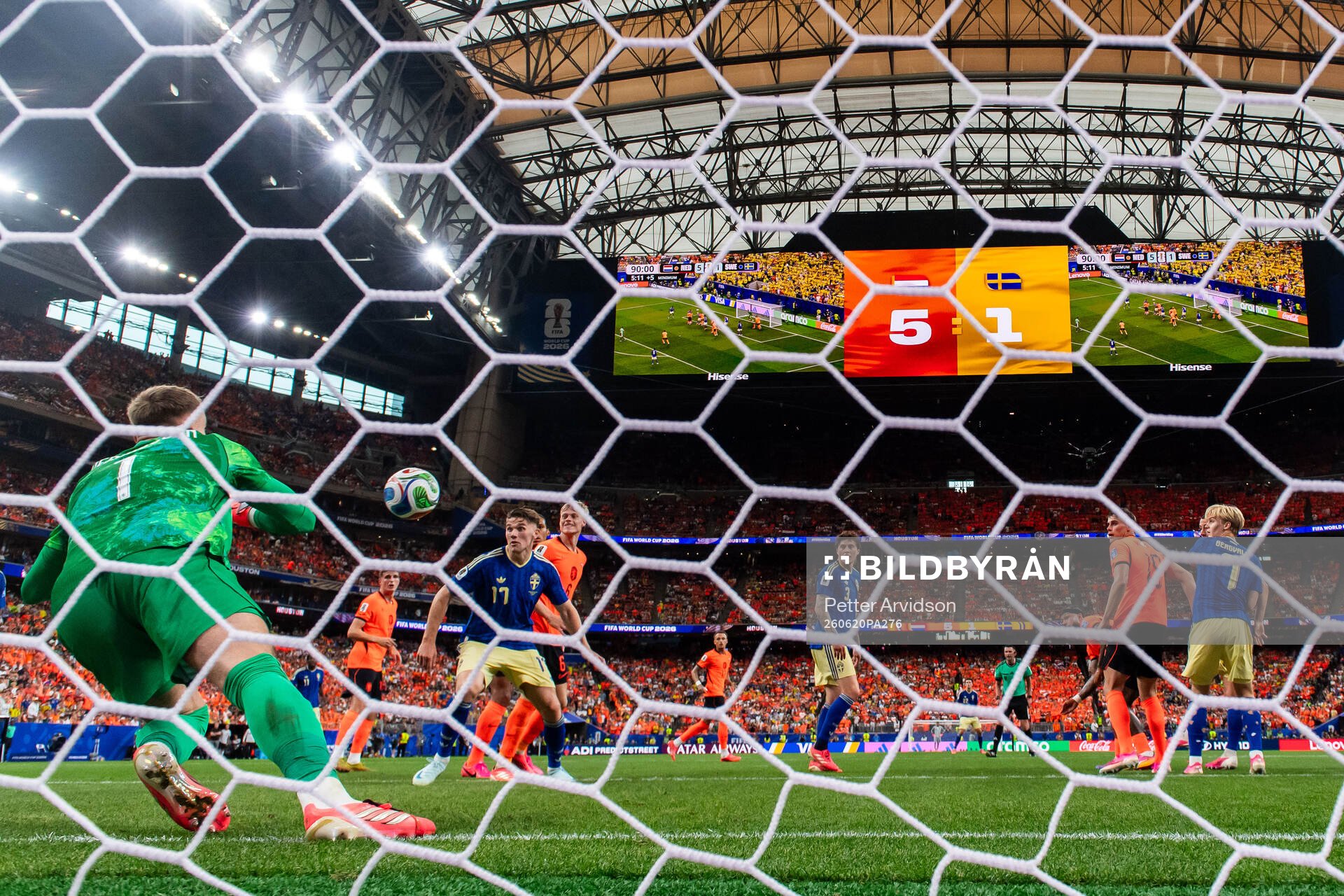 Goalkeeper Bart Verbruggen of Netherlands and Viktor
