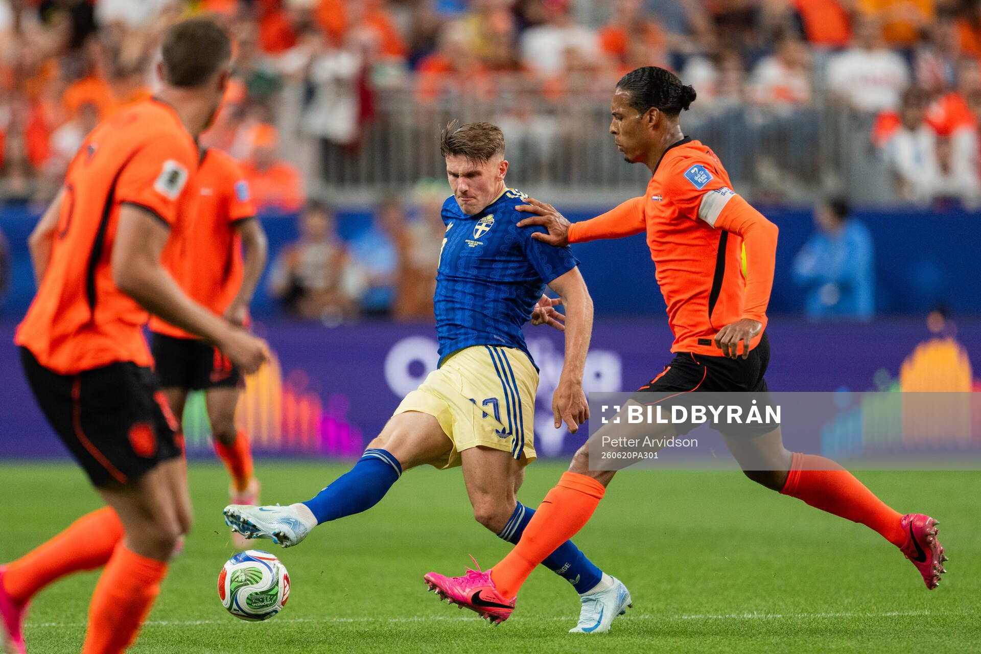 Viktor Gyökeres of Sweden and Virgil Van Dijk of