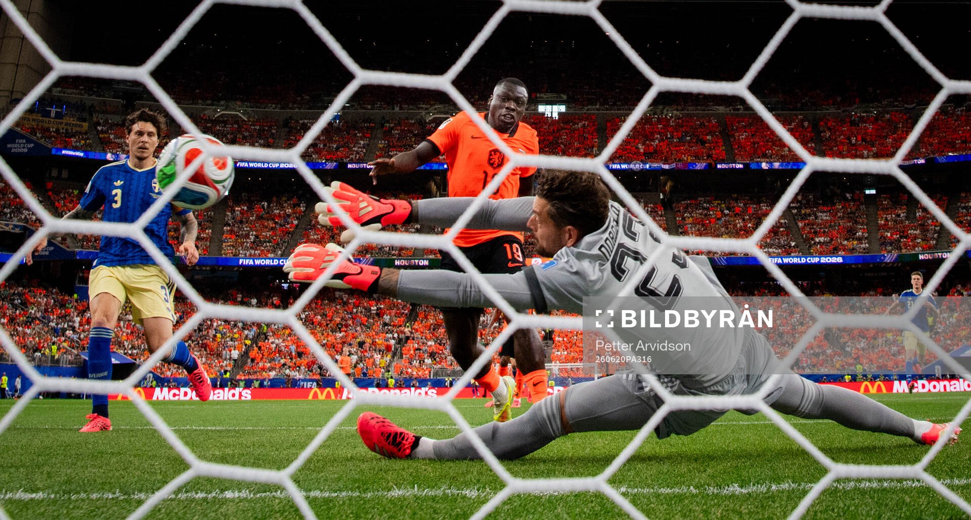 Brian Brobbey of Netherlands scores the 1-0 goal against