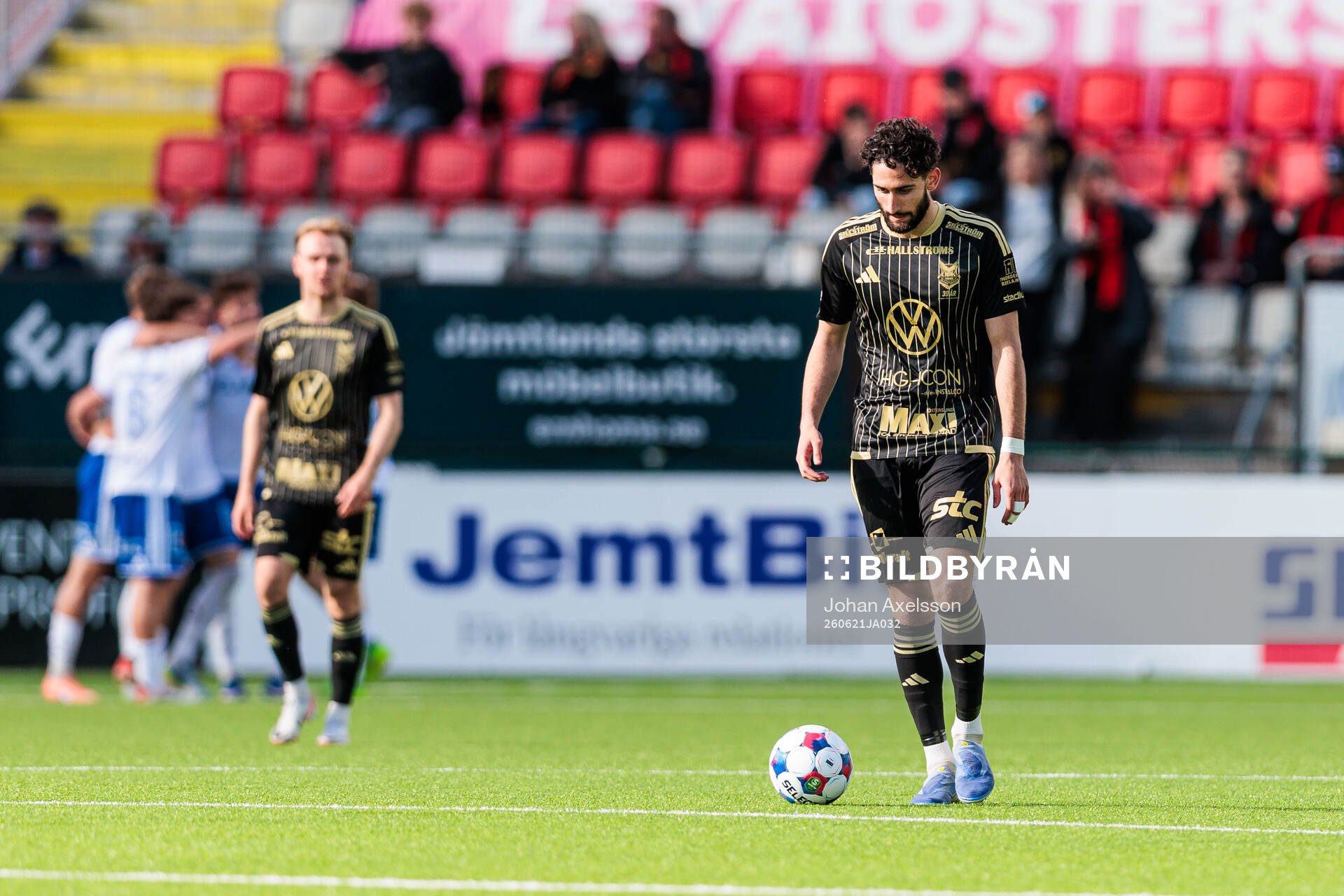Östersunds Edgar Sarkis Navassardian deppar