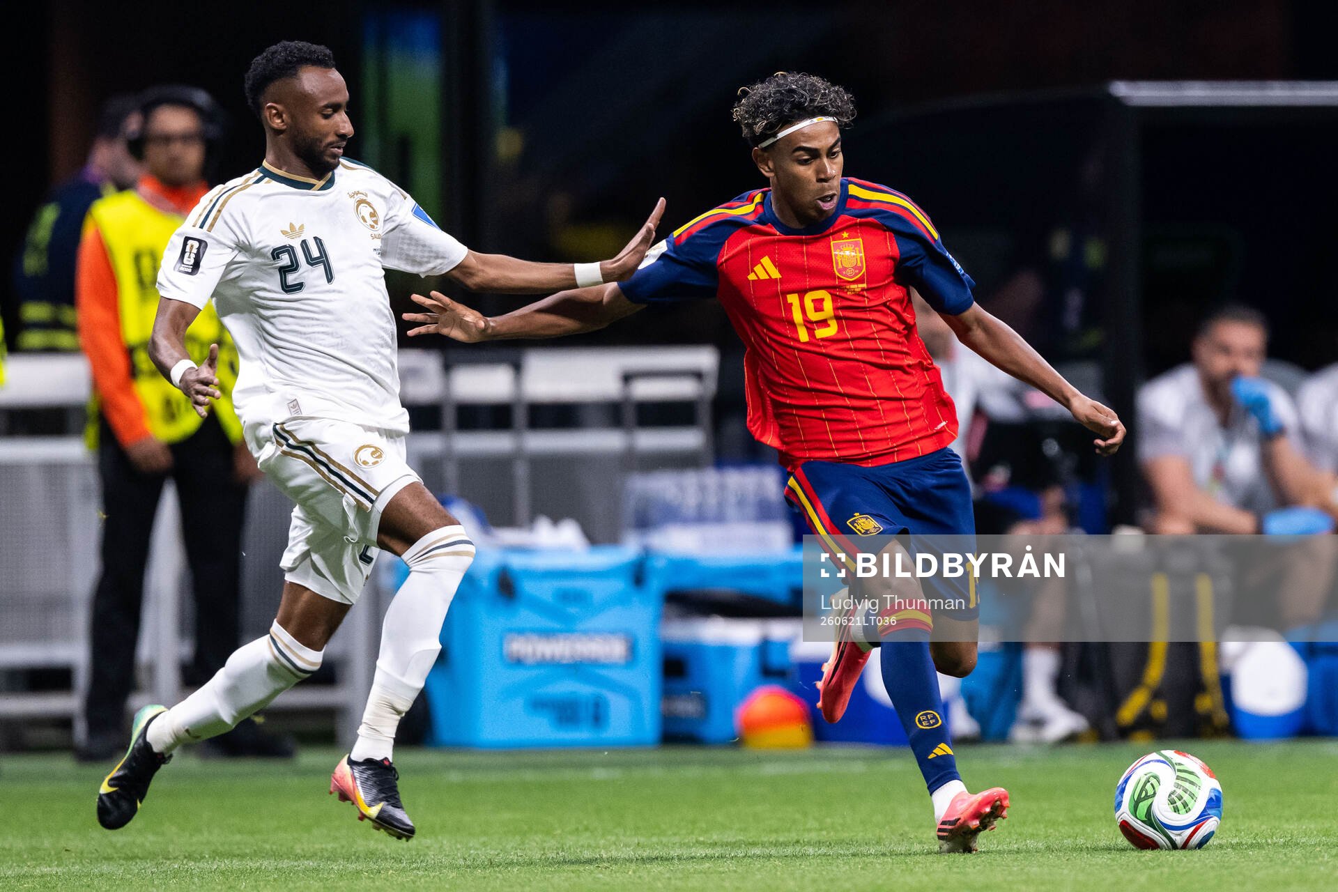 Moteb Alharbi of Saudi Arabia and Lamine Yamal of Spain