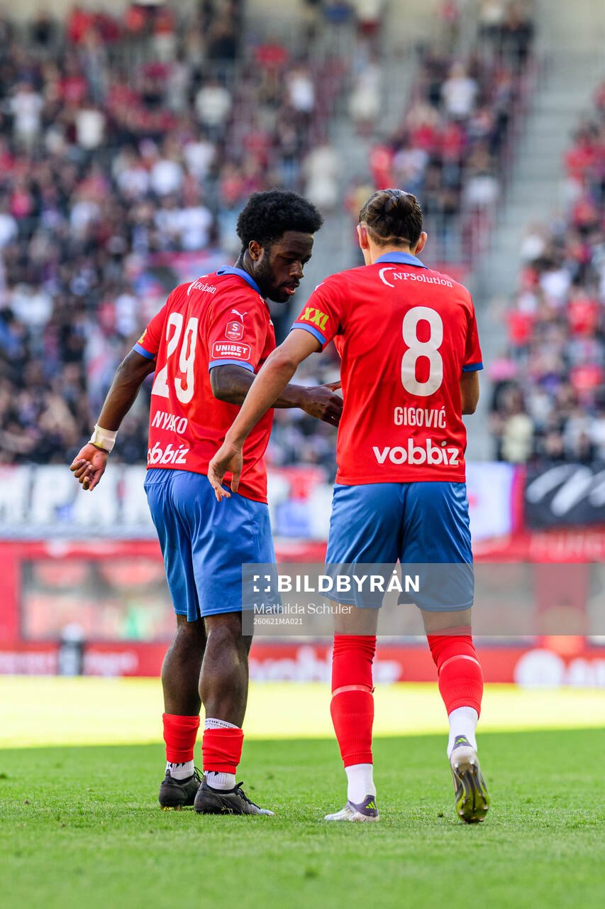 Helsingborgs Kevin Nyarko och Ervin Gigovic jublar