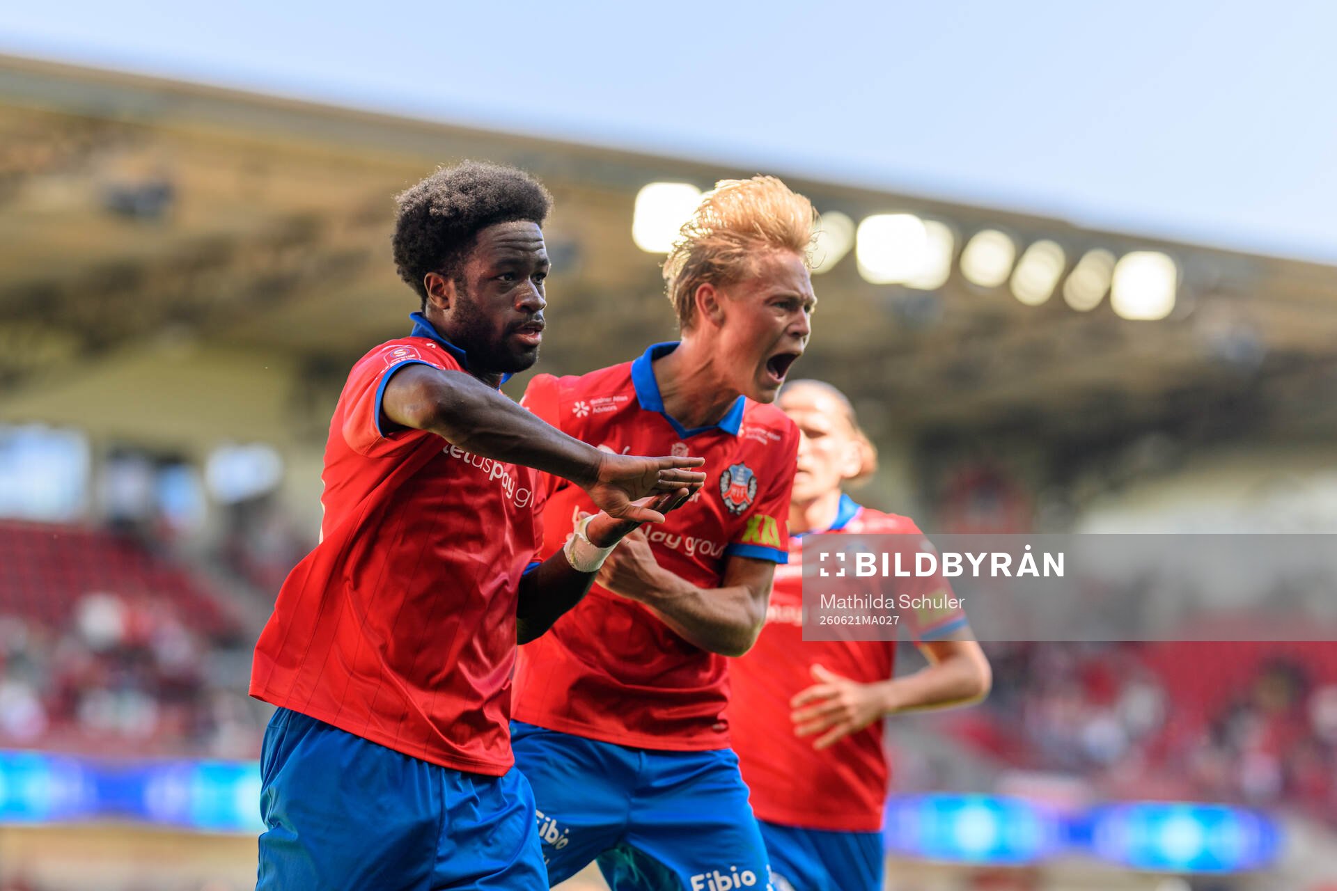 Helsingborgs Kevin Nyarko och Alvin Nordin jublar