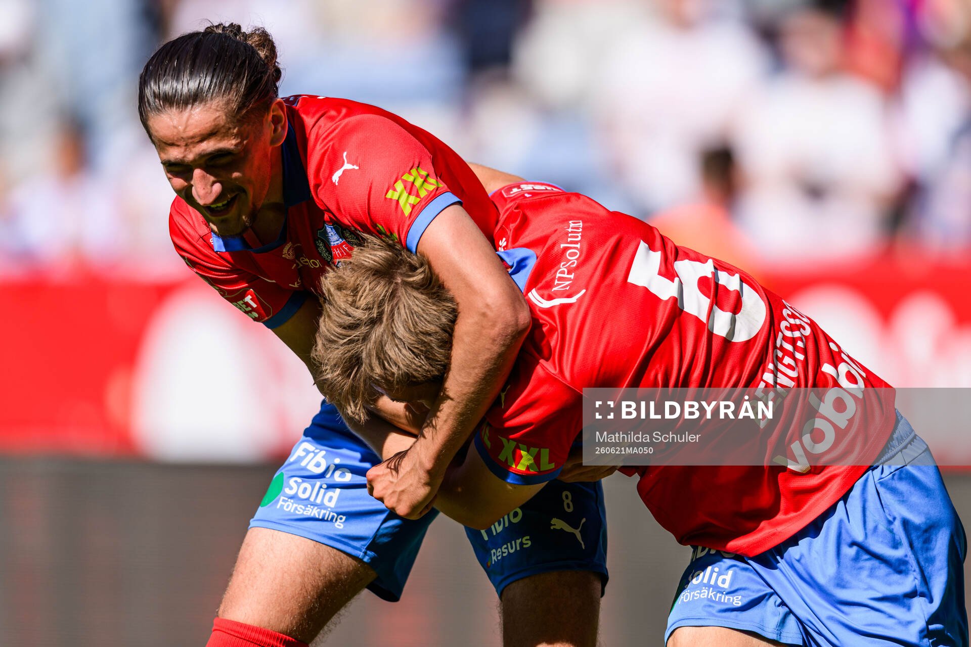 Helsingborgs Ervin Gigovic och Simon Bengtsson jublar