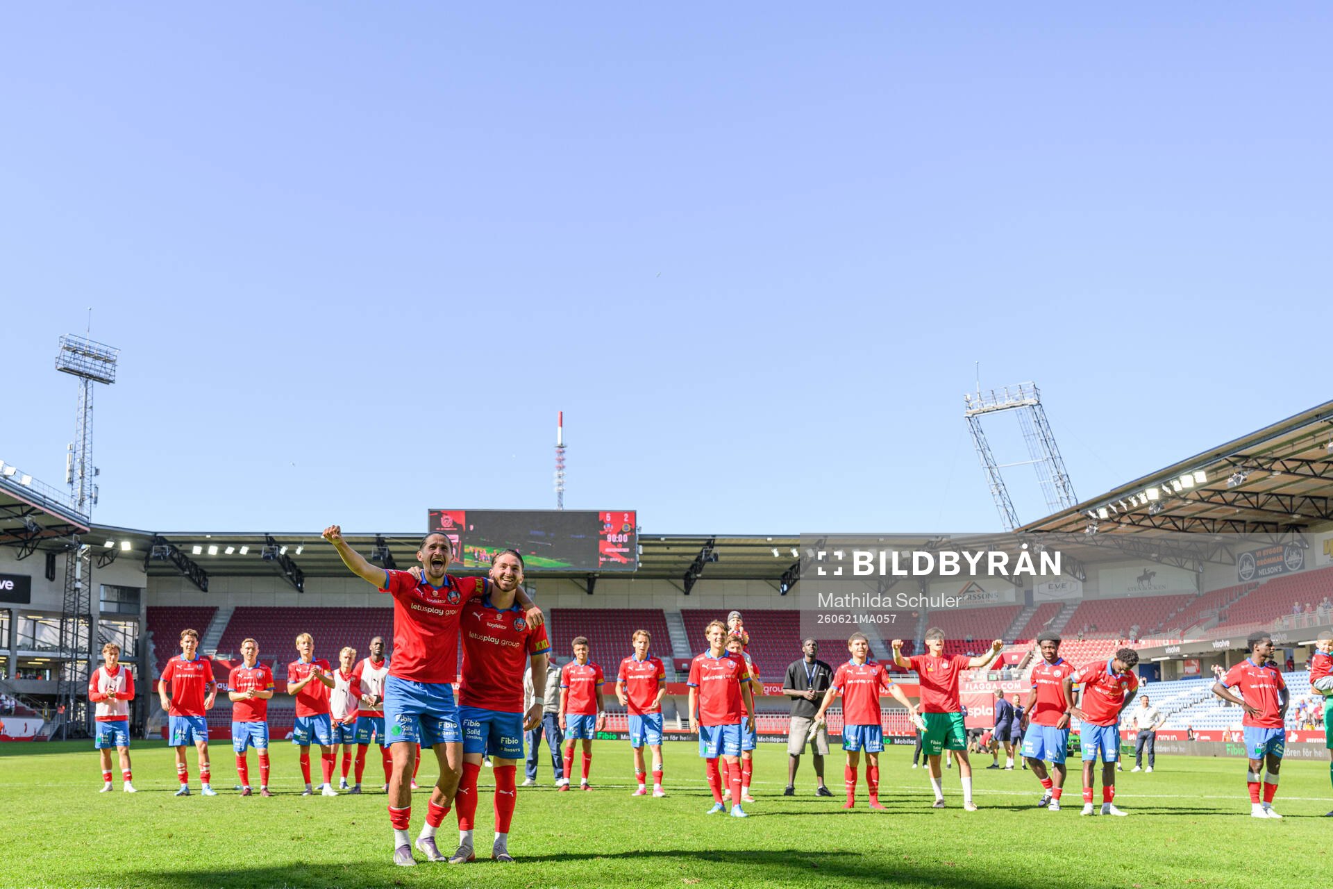 Helsingborgs Ervin Gigovic och Timothe Rupil jublar