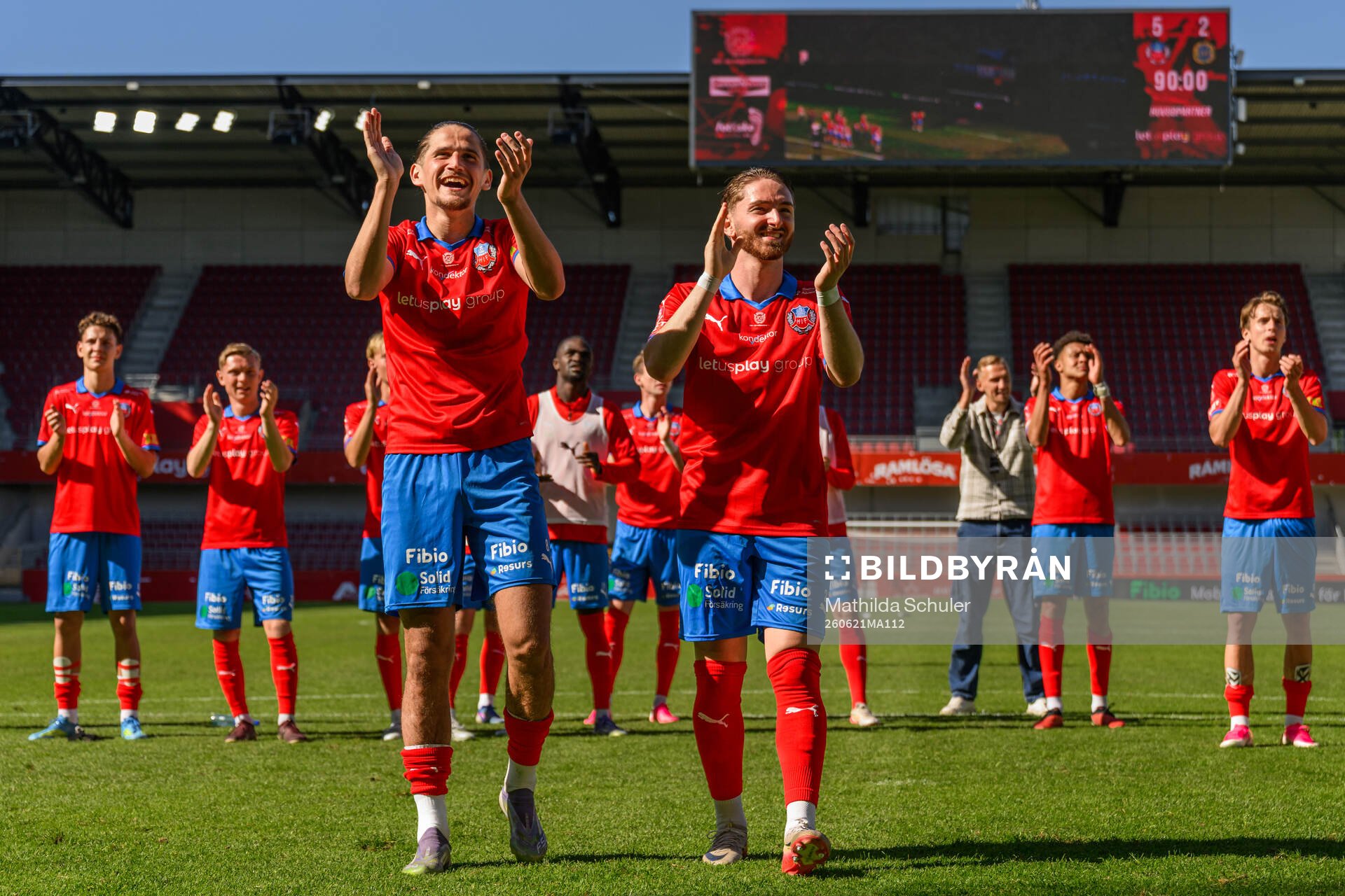 Helsingborgs Ervin Gigovic och Timothe Rupil jublar