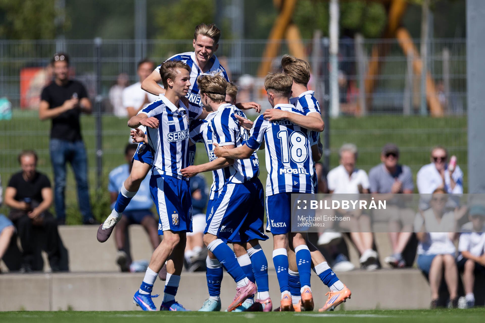IFK Göteborgs Charlie Korutschka Larsson jublar