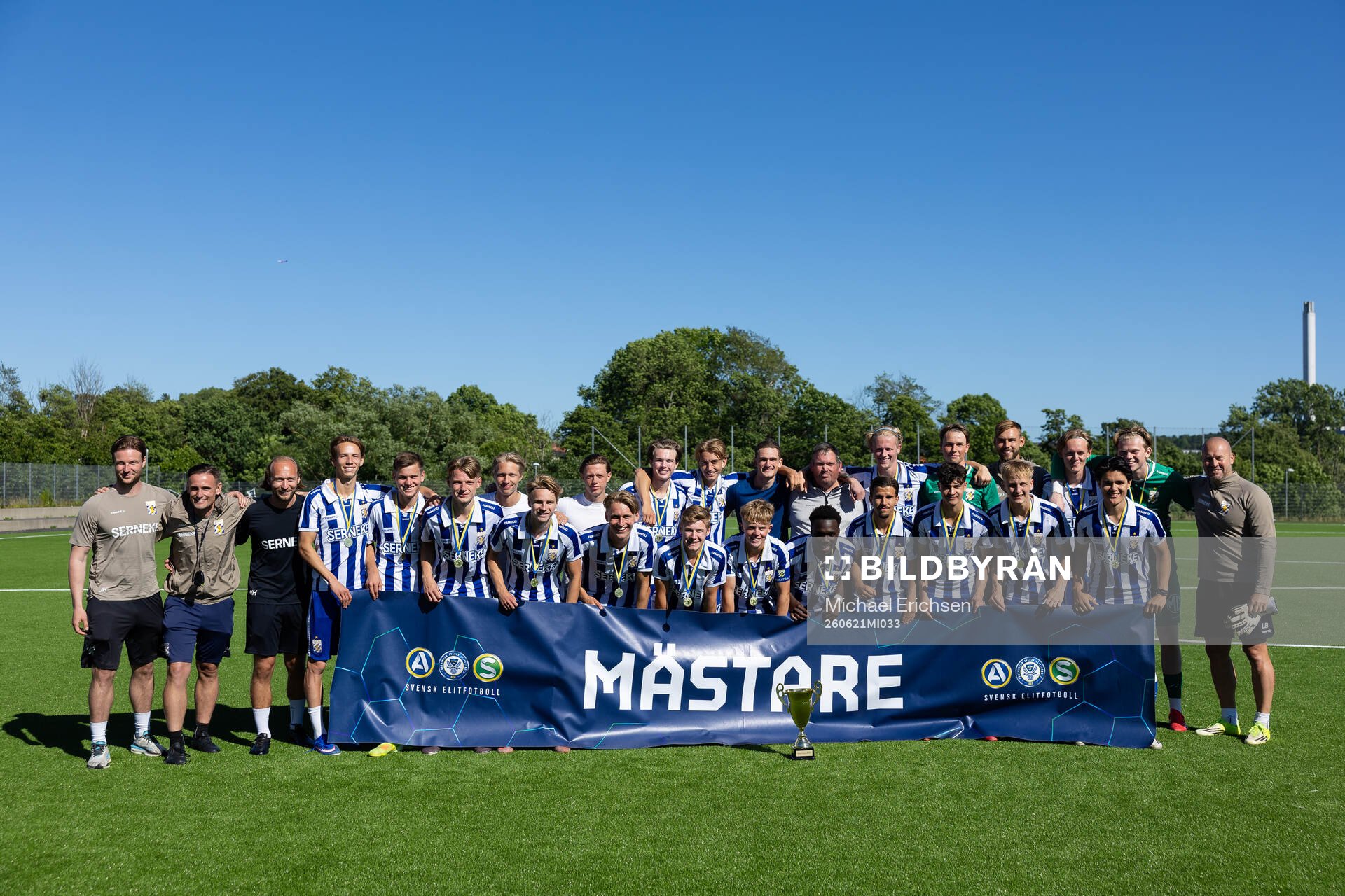 IFK Göteborgs spelare och ledare med pokalen