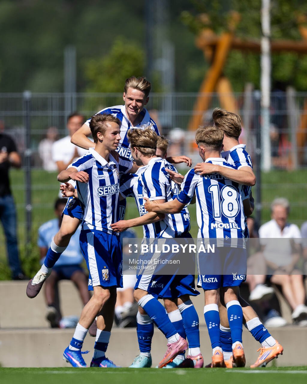 IFK Göteborgs Charlie Korutschka Larsson jublar med