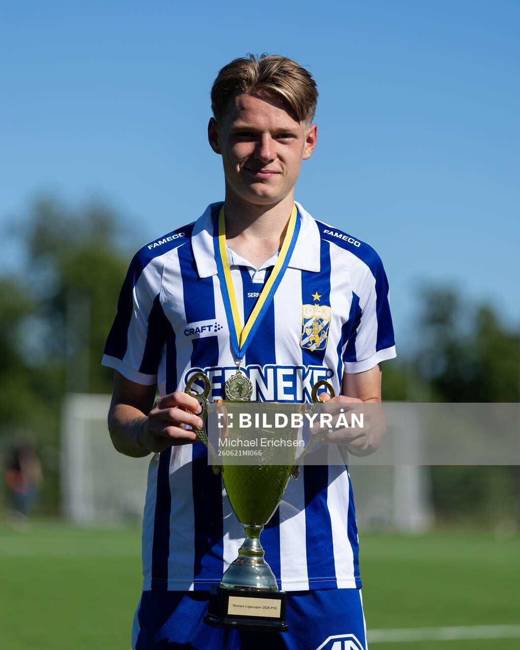 IFK Göteborgs Malte Hallingsjö med pokalen