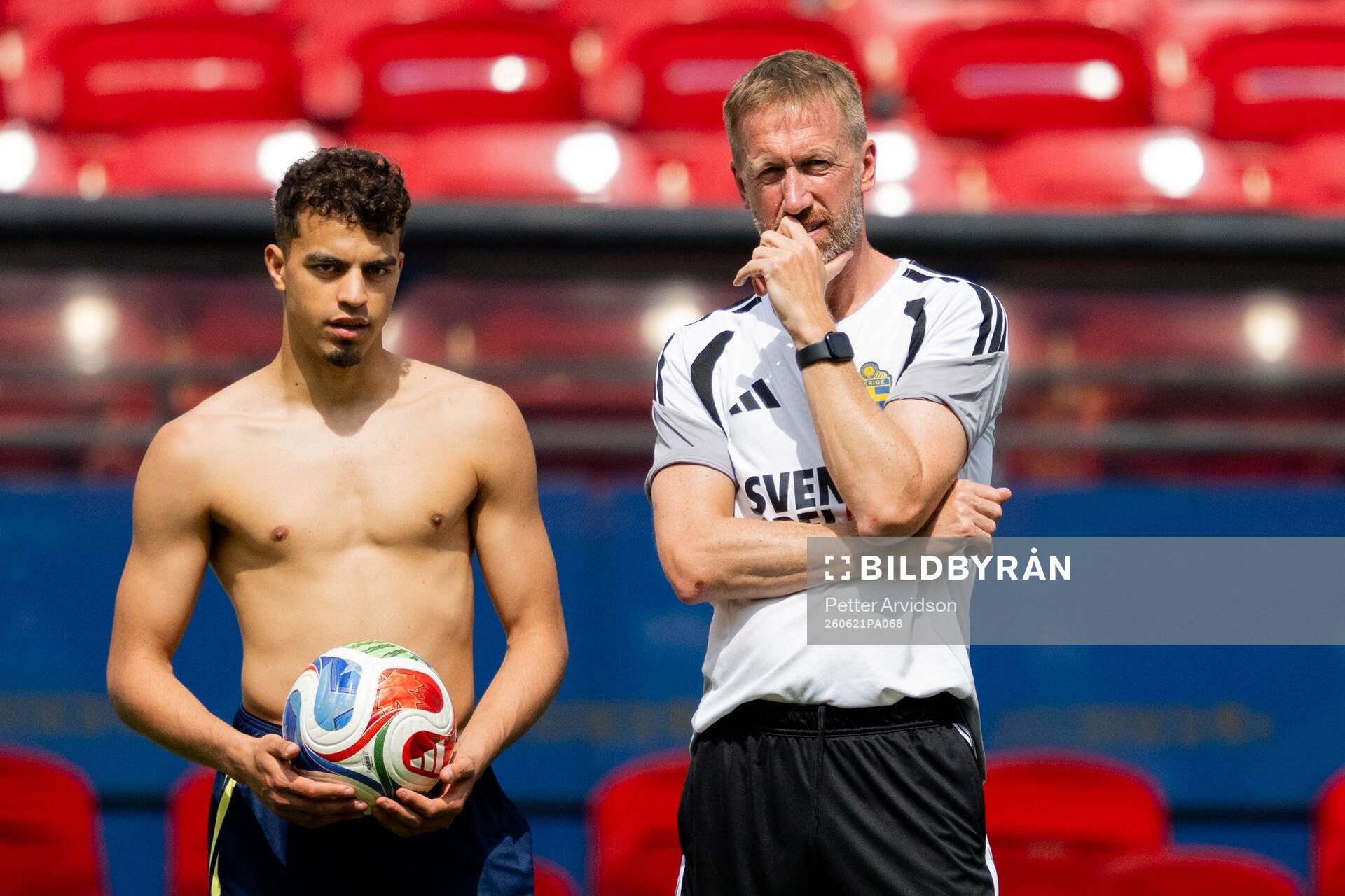 Yasin Ayari and head coach Graham Potter of the Swedish